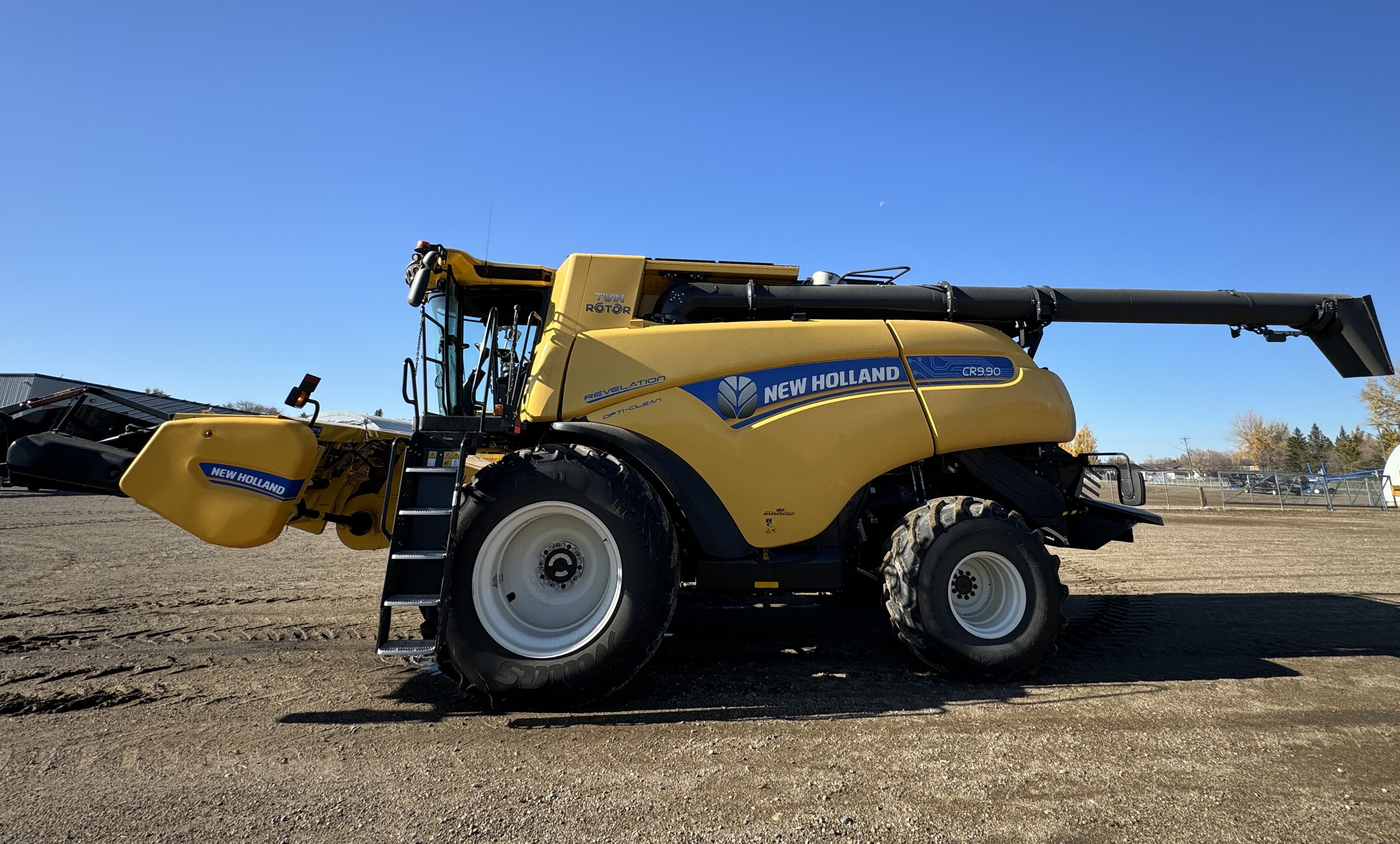 2022 New Holland CR9.90Z Combine