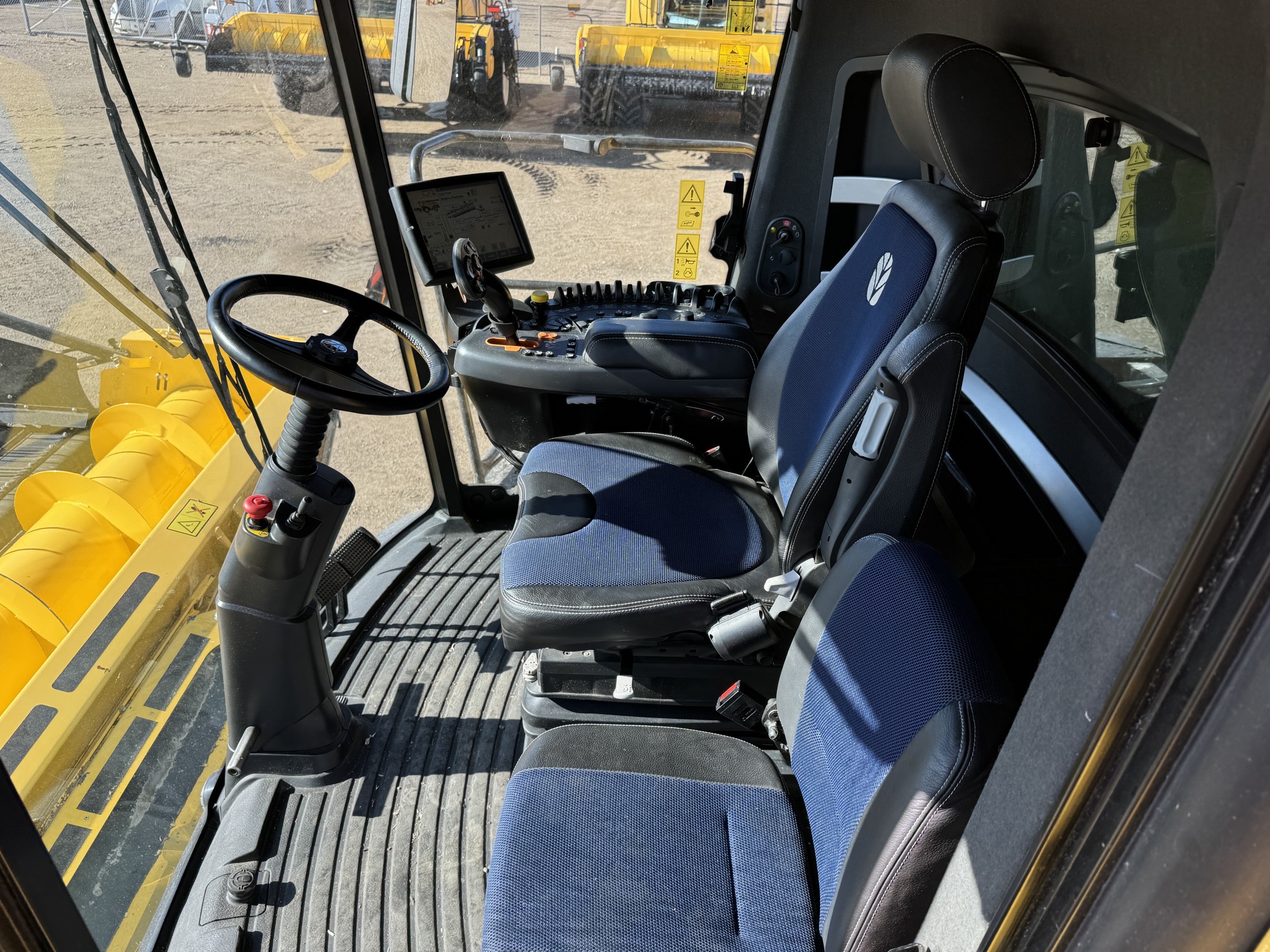 2022 New Holland CR9.90Z Combine