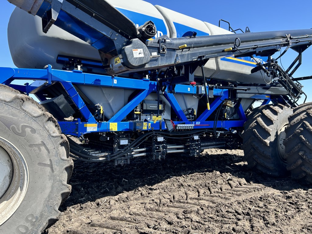 2022 New Holland P2075 Air Drill