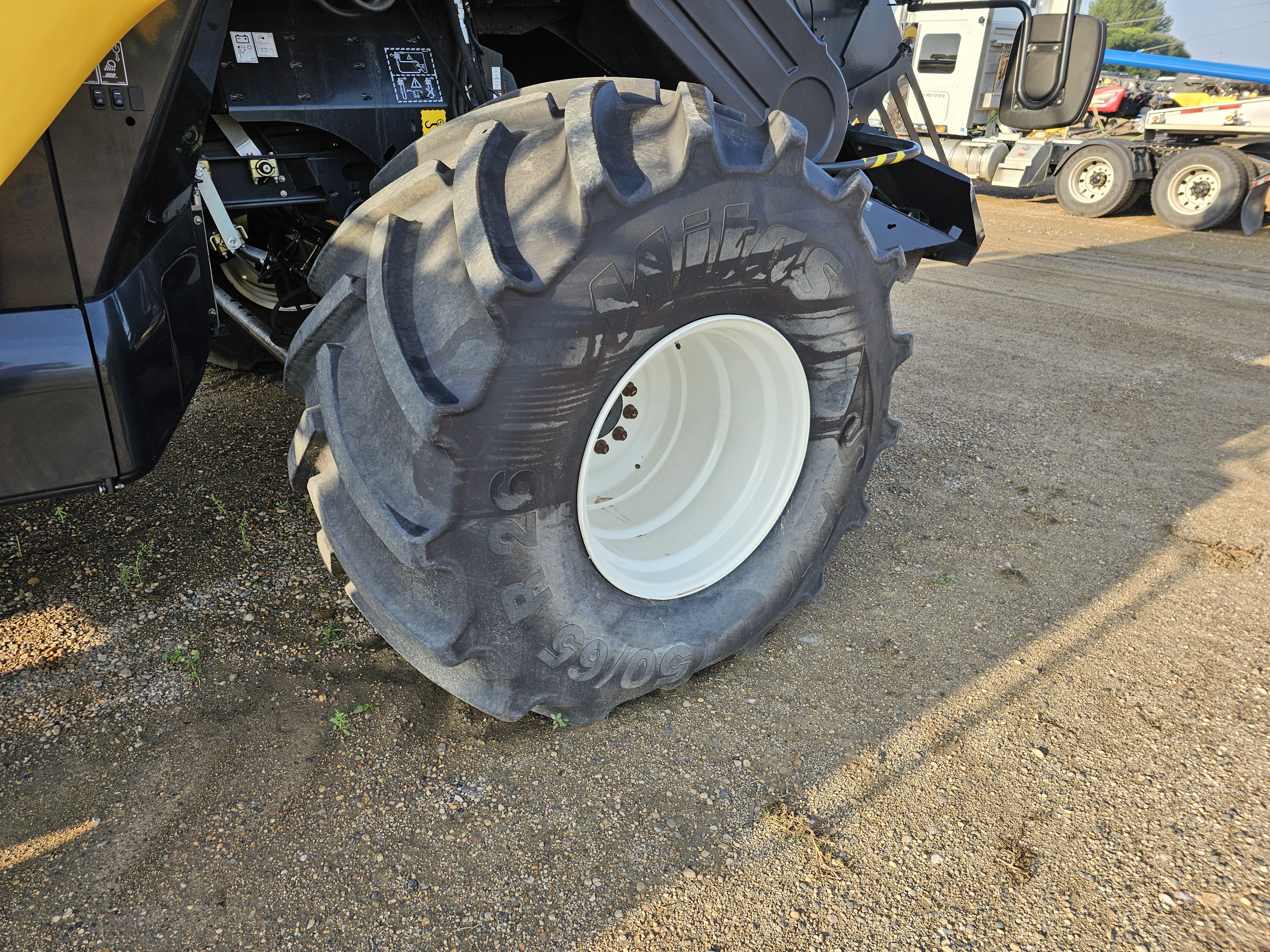 2017 New Holland CR9.90Z Combine