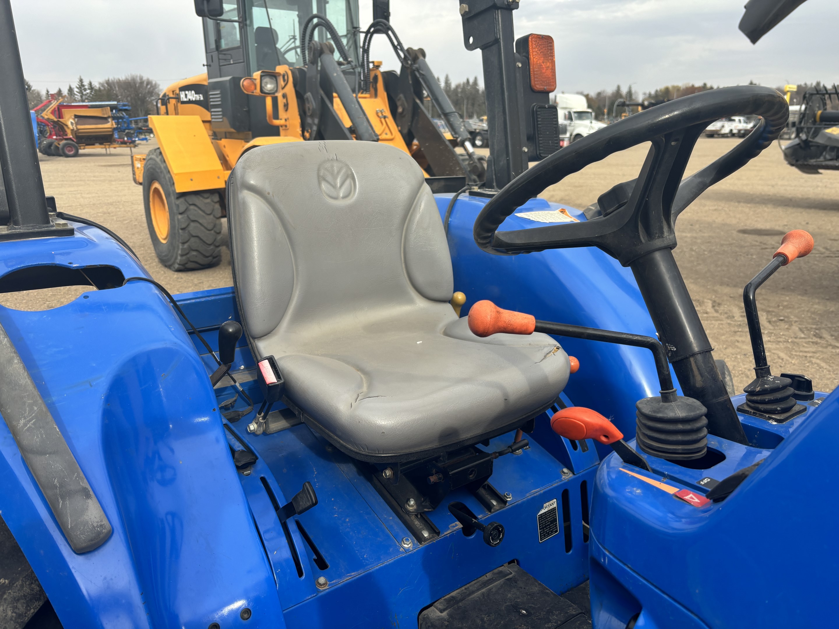 2010 New Holland BOOMER 4055 Tractor