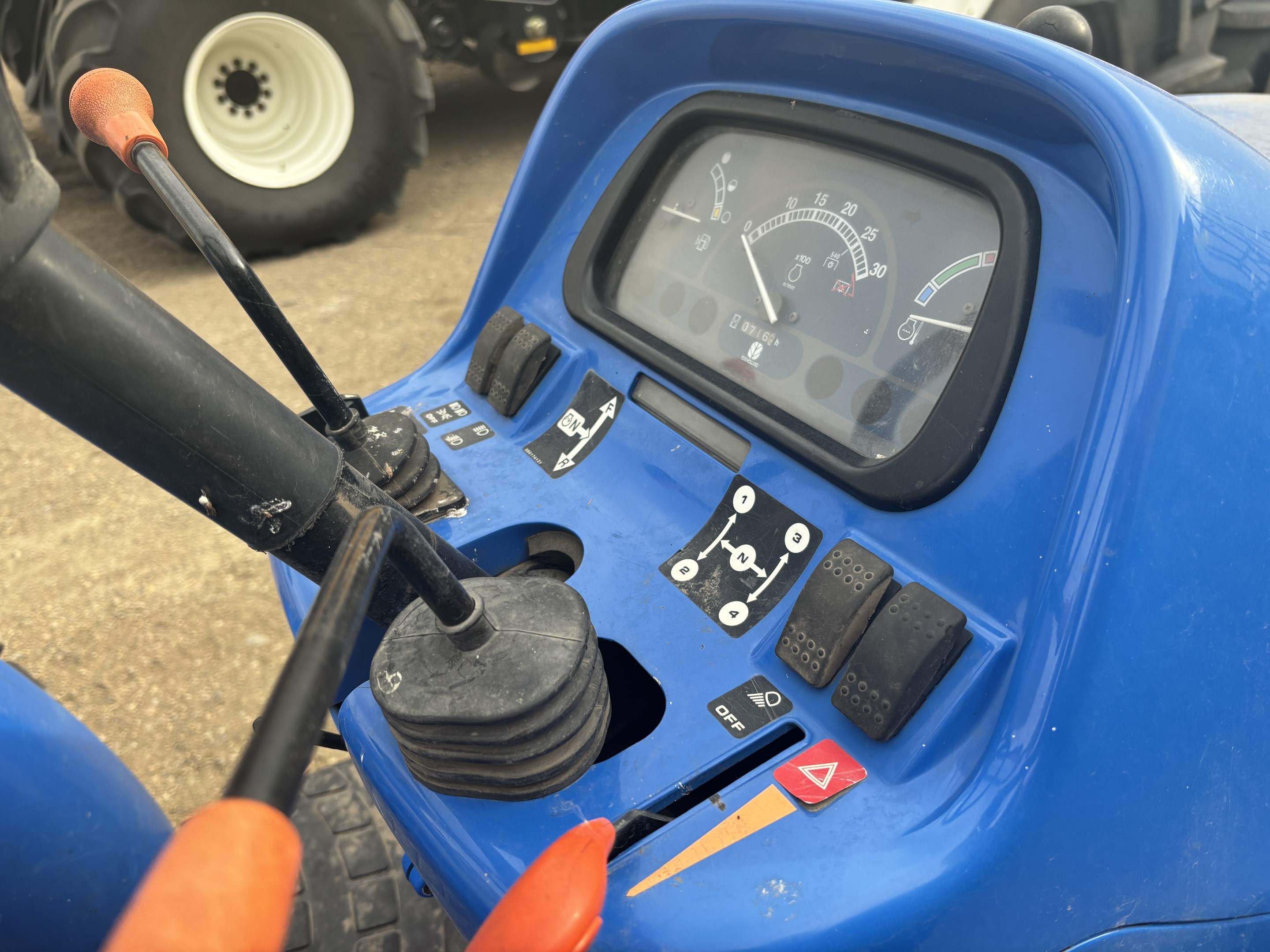 2010 New Holland BOOMER 4055 Tractor