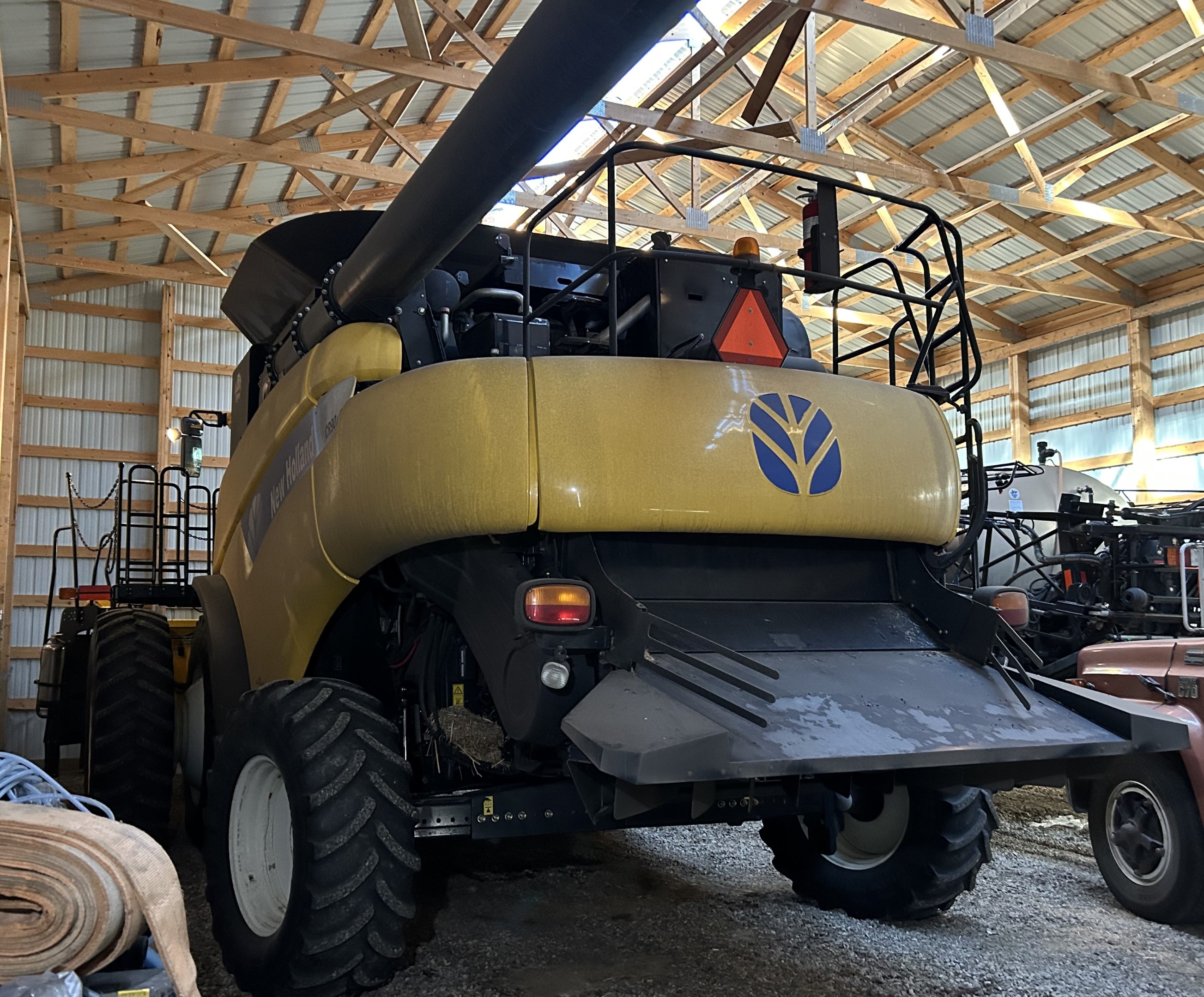 2008 New Holland CR9070 Combine