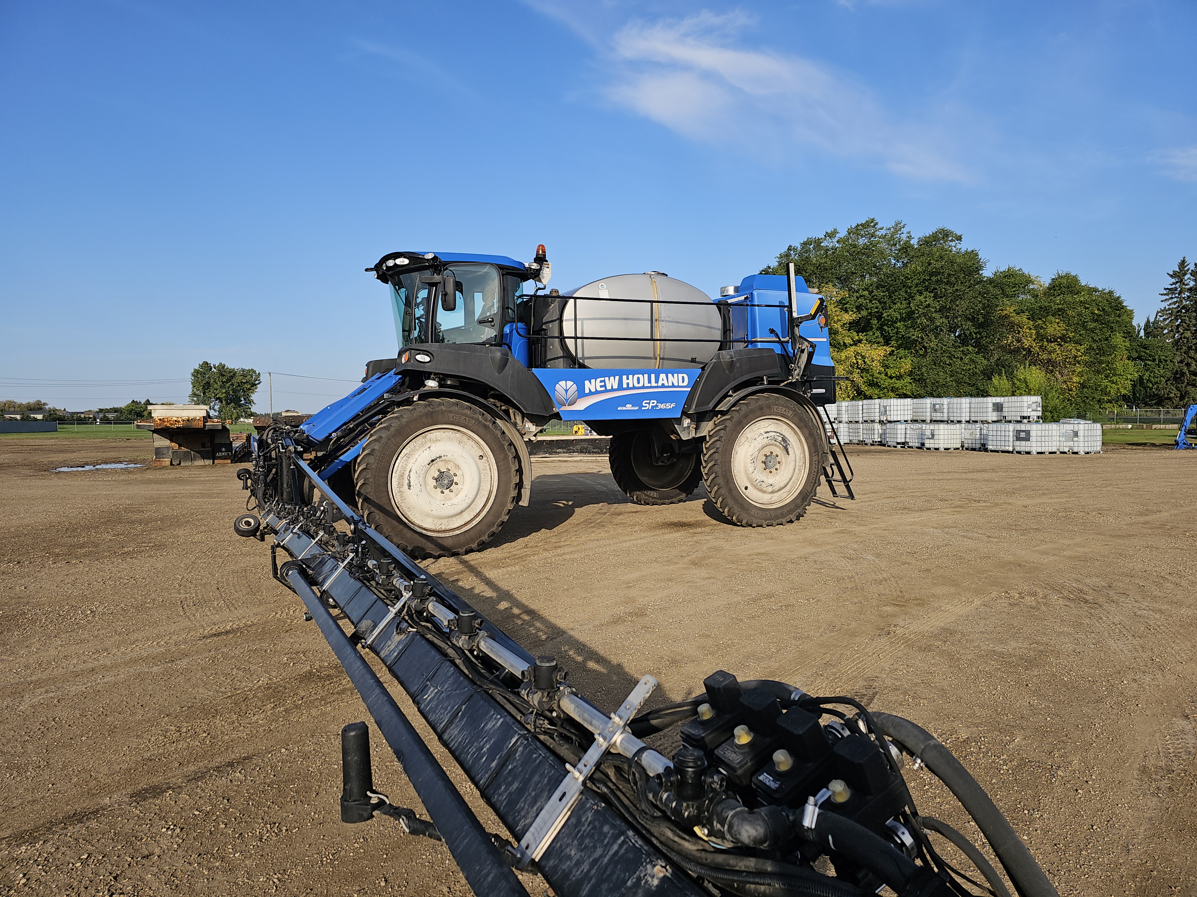 2014 New Holland SP.365F Sprayer/High Clearance