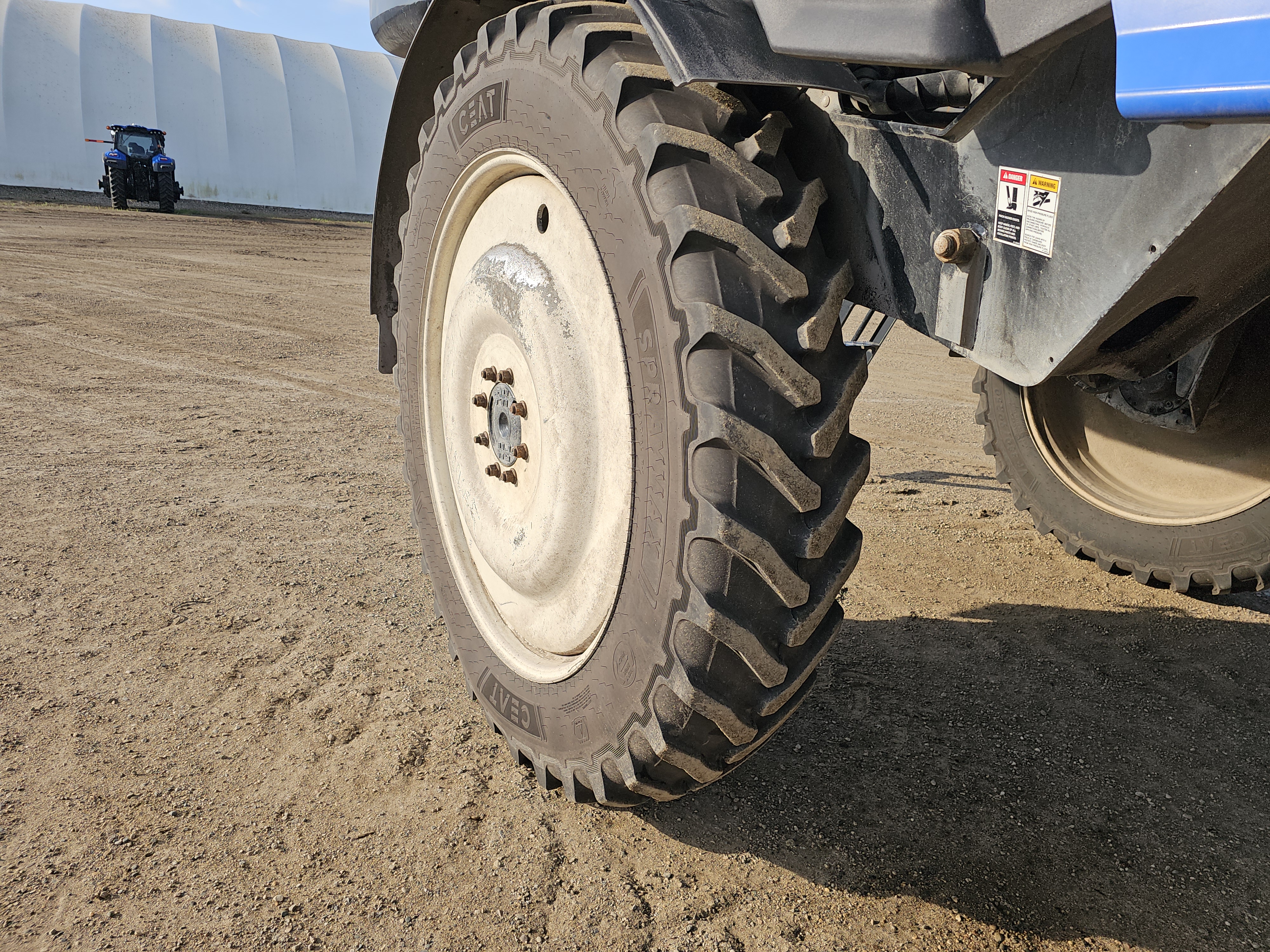 2014 New Holland SP.365F Sprayer/High Clearance