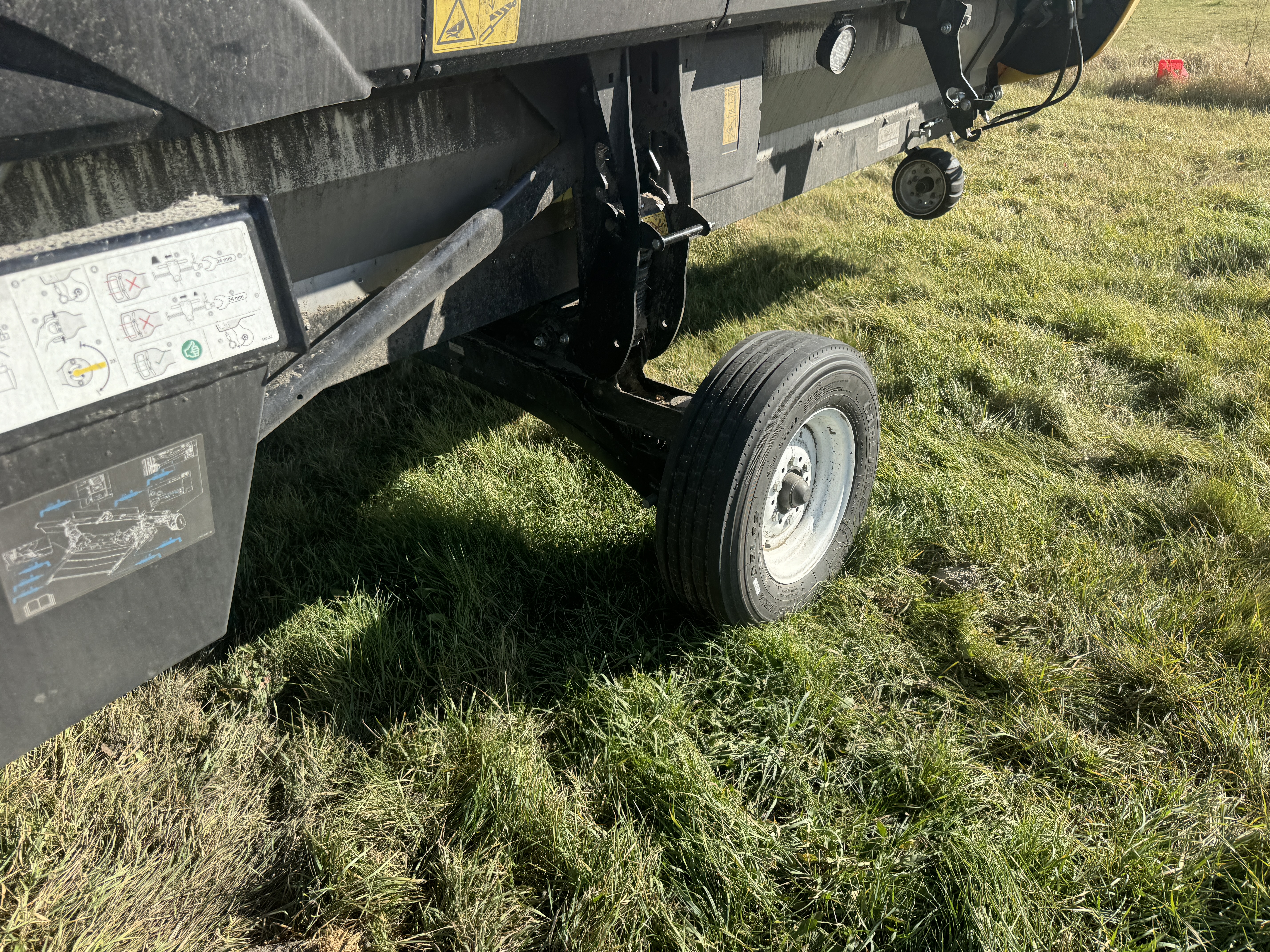 2024 MacDon FD240 Header Draper Flex