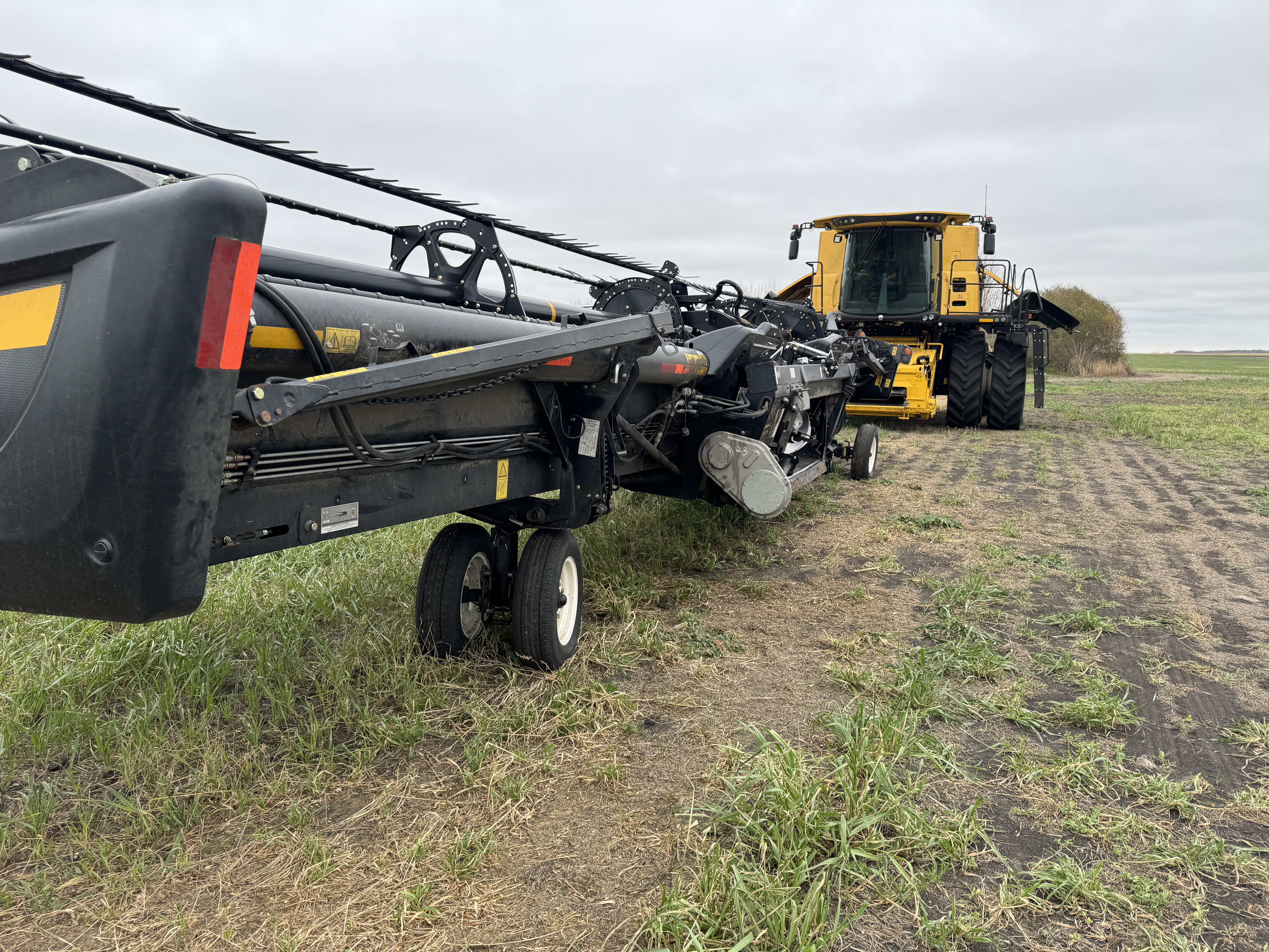 2016 MacDon FD75-40 Header Draper Flex