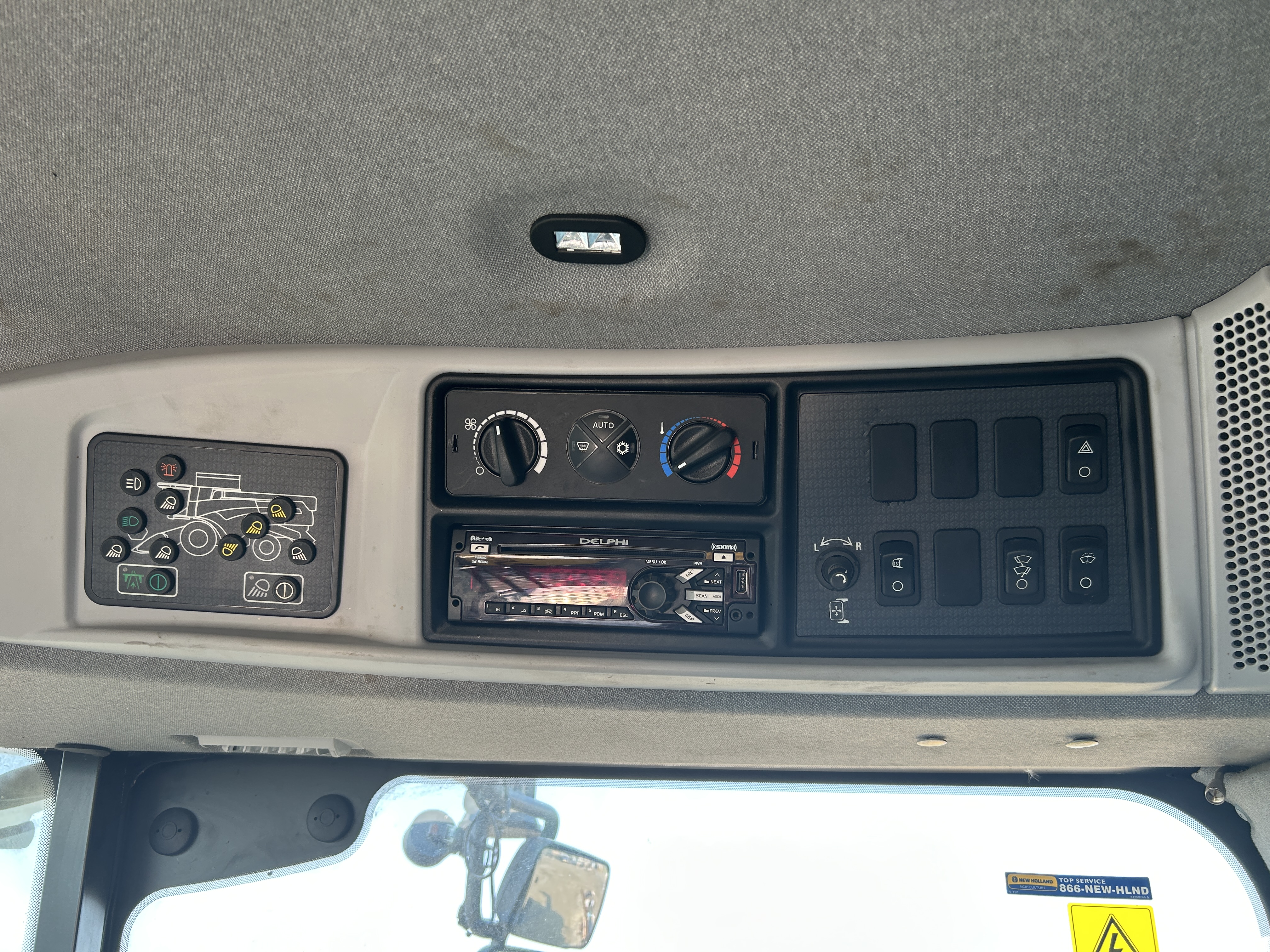 2017 New Holland CX8.90 Combine