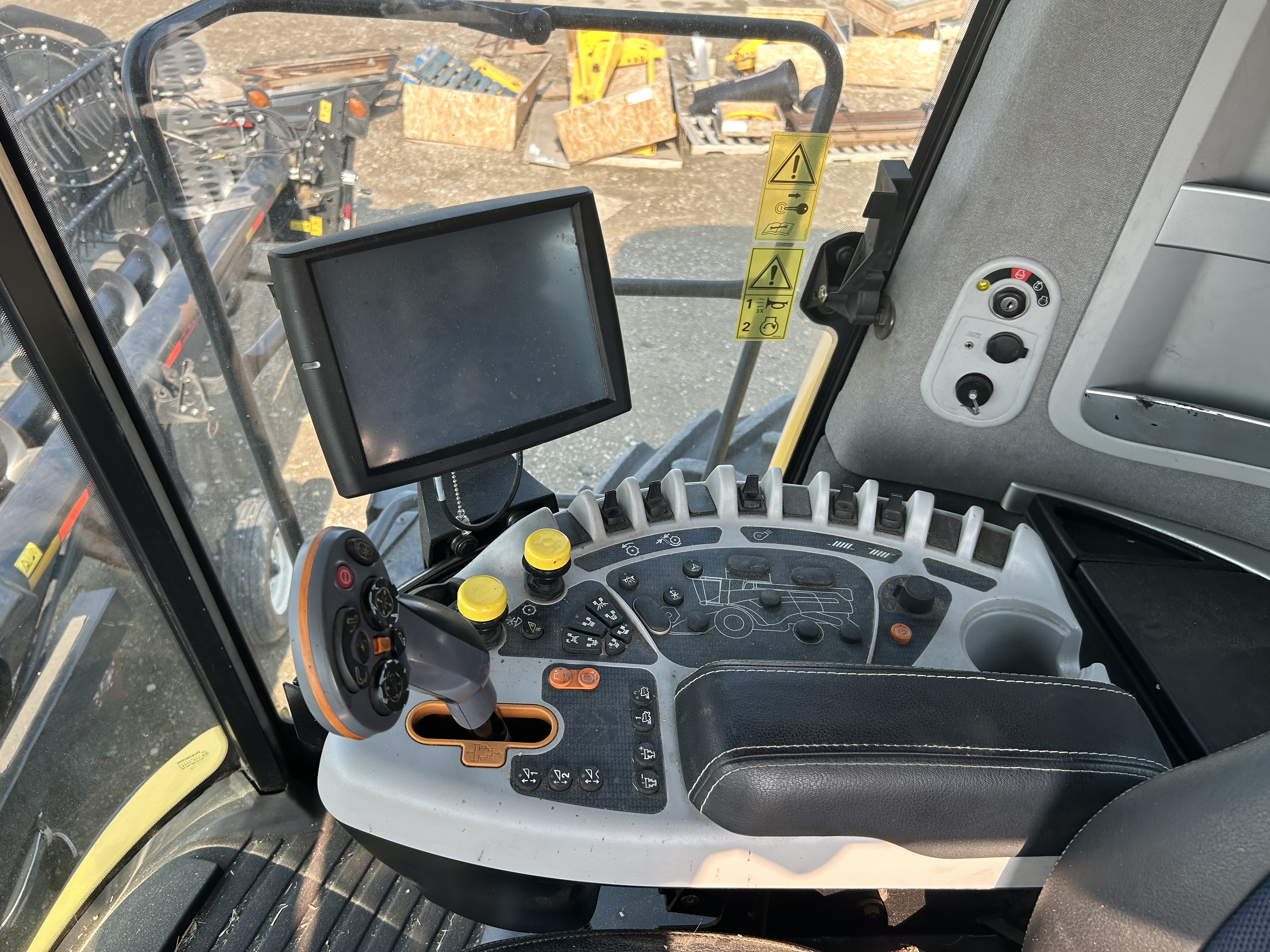 2017 New Holland CX8.90 Combine