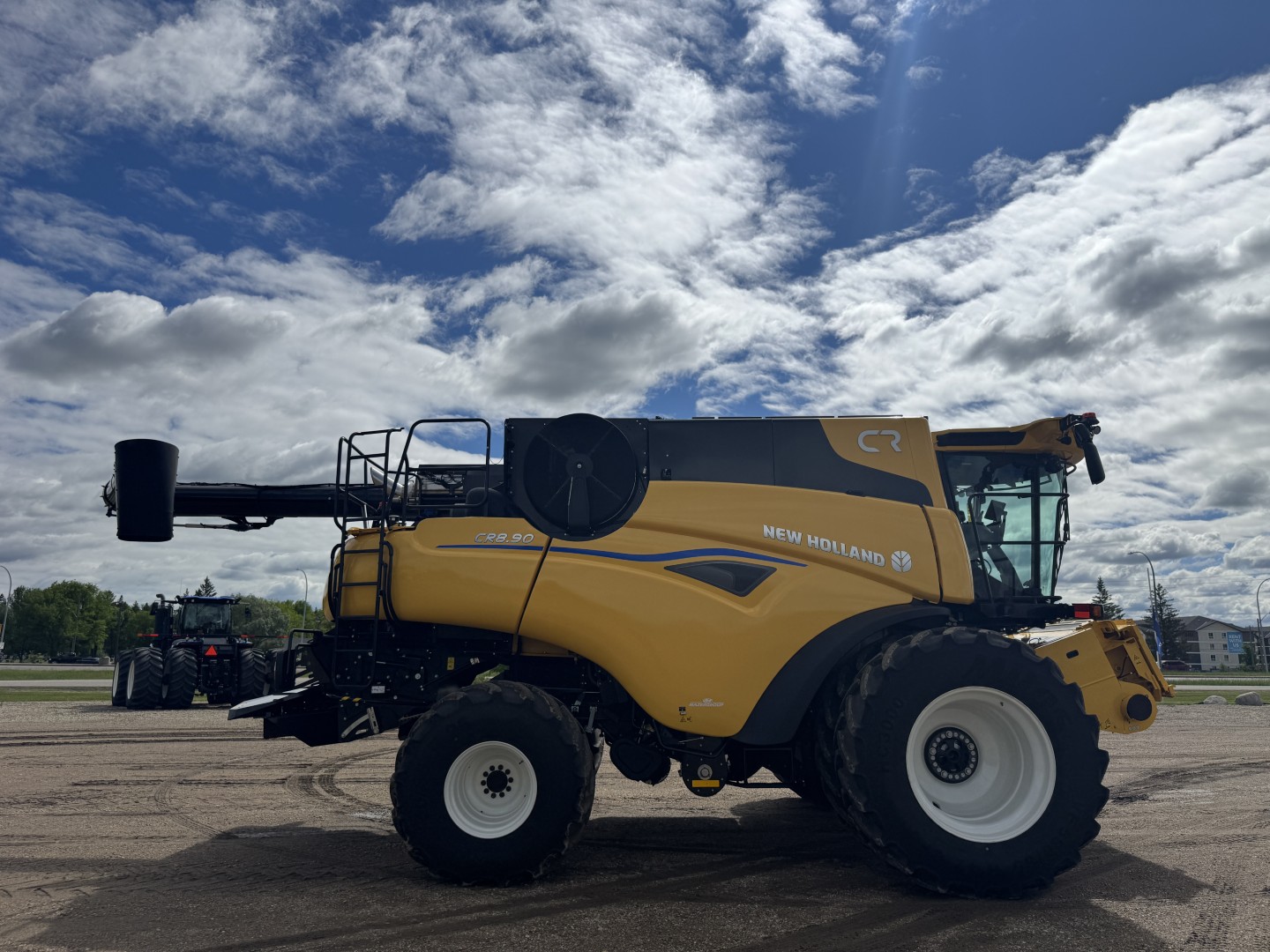 2025 New Holland CR8.90Z Combine