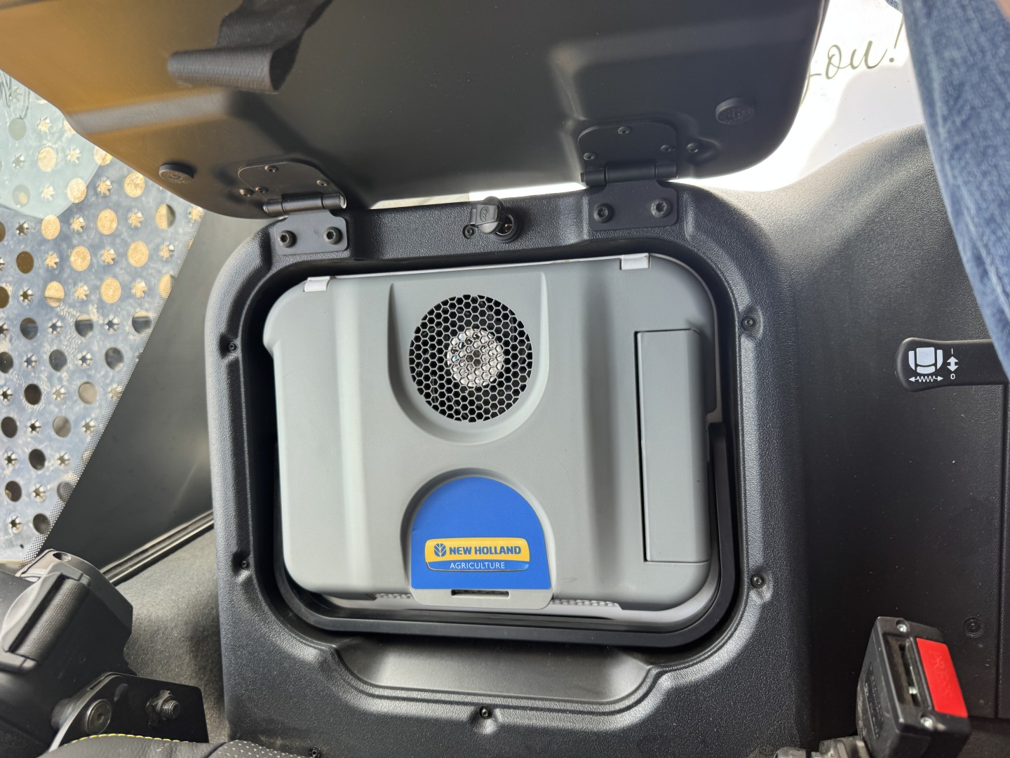 2025 New Holland CR8.90Z Combine