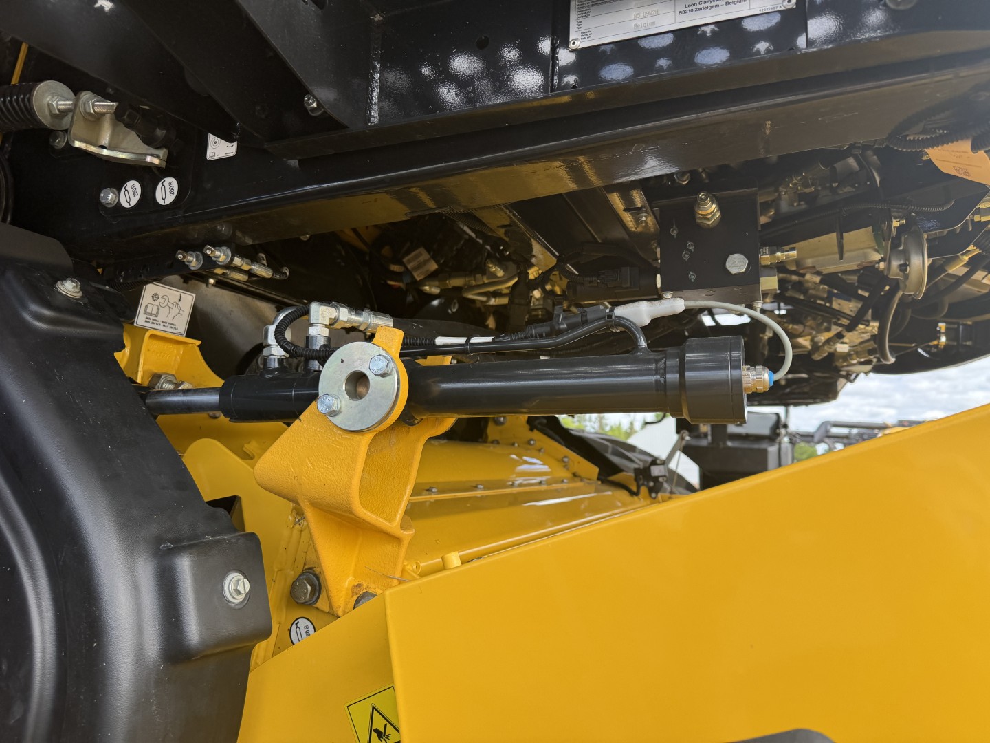 2025 New Holland CR8.90Z Combine