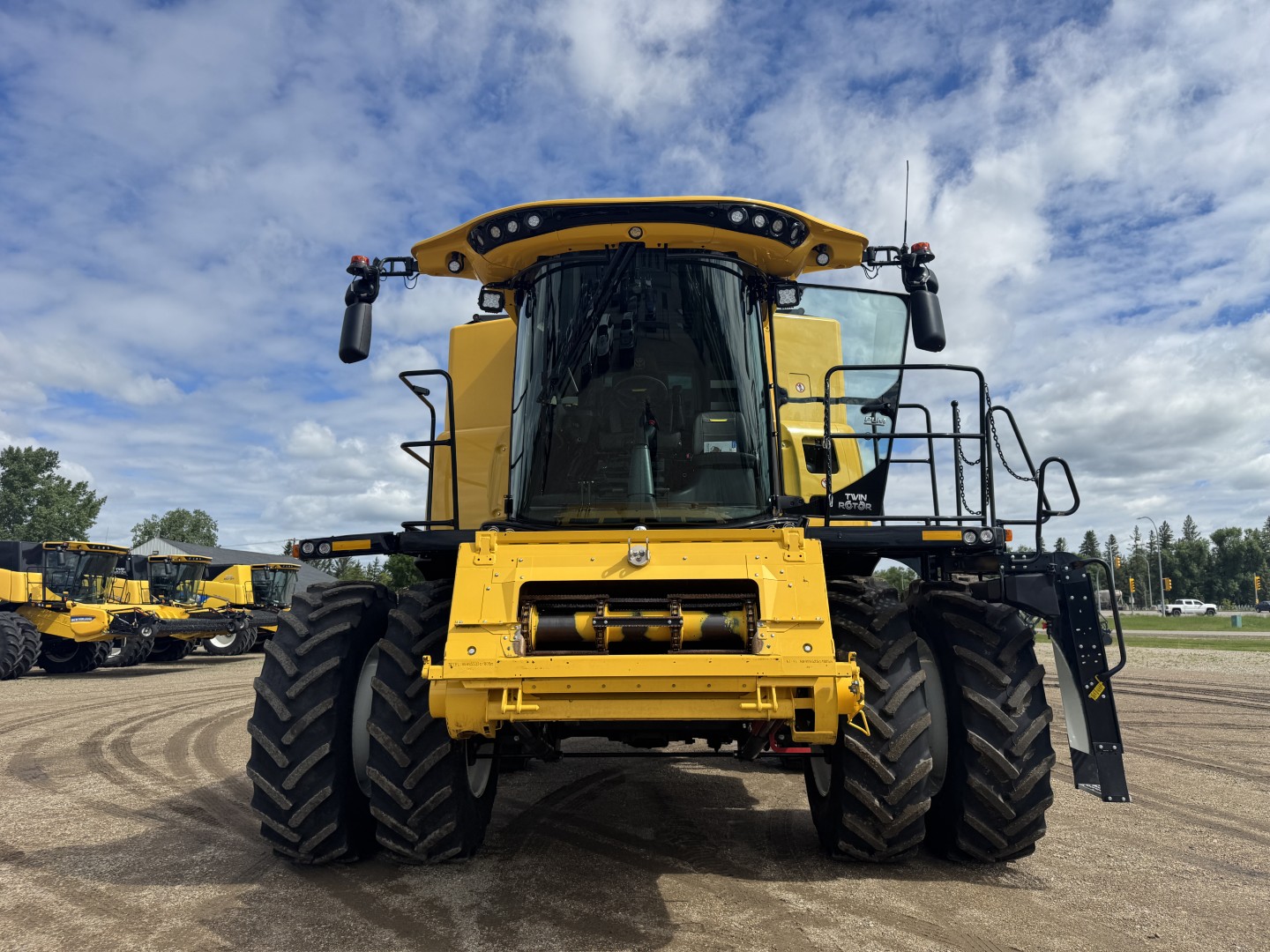 2025 New Holland CR8.90Z Combine