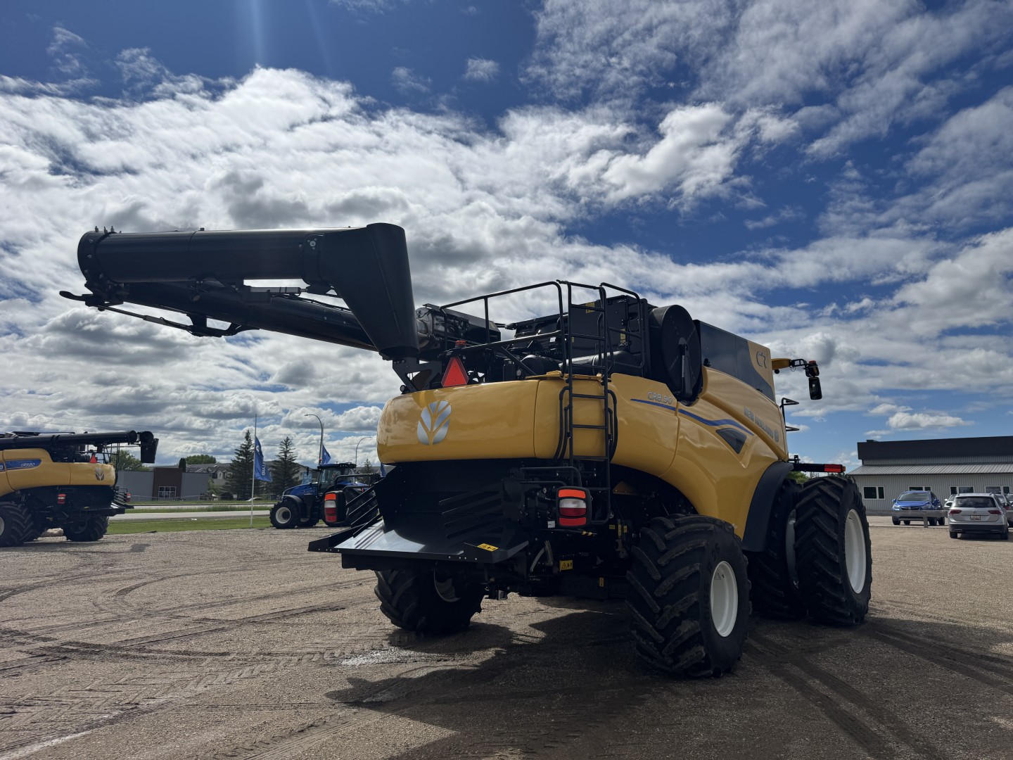 2025 New Holland CR8.90Z Combine