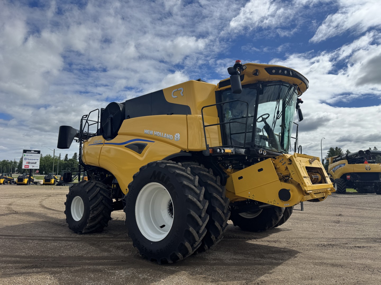 2025 New Holland CR8.90Z Combine