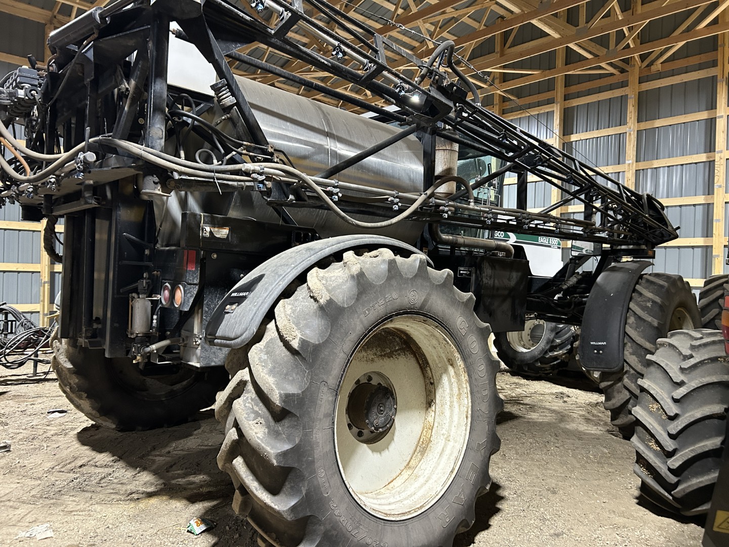 2005 Willmar 8500 Sprayer/High Clearance