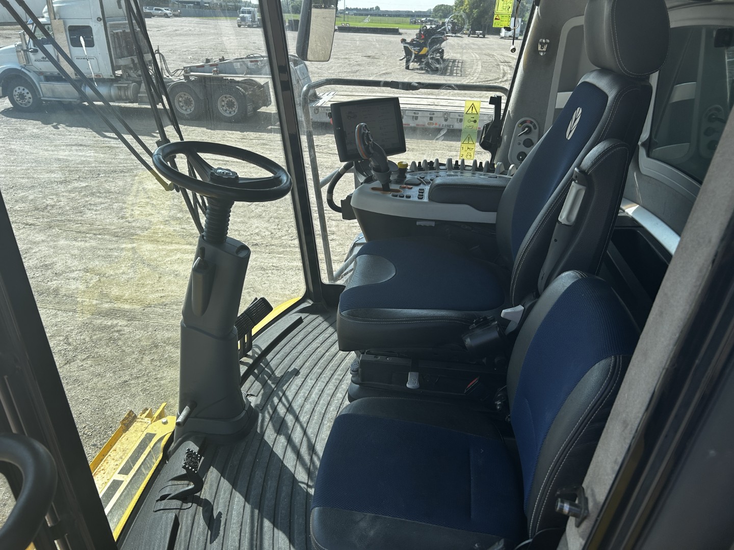 2017 New Holland CR8.90 Combine
