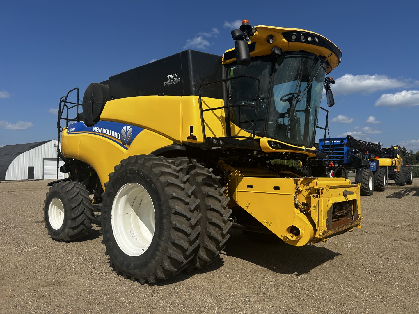 2017 New Holland CR8.90 Combine