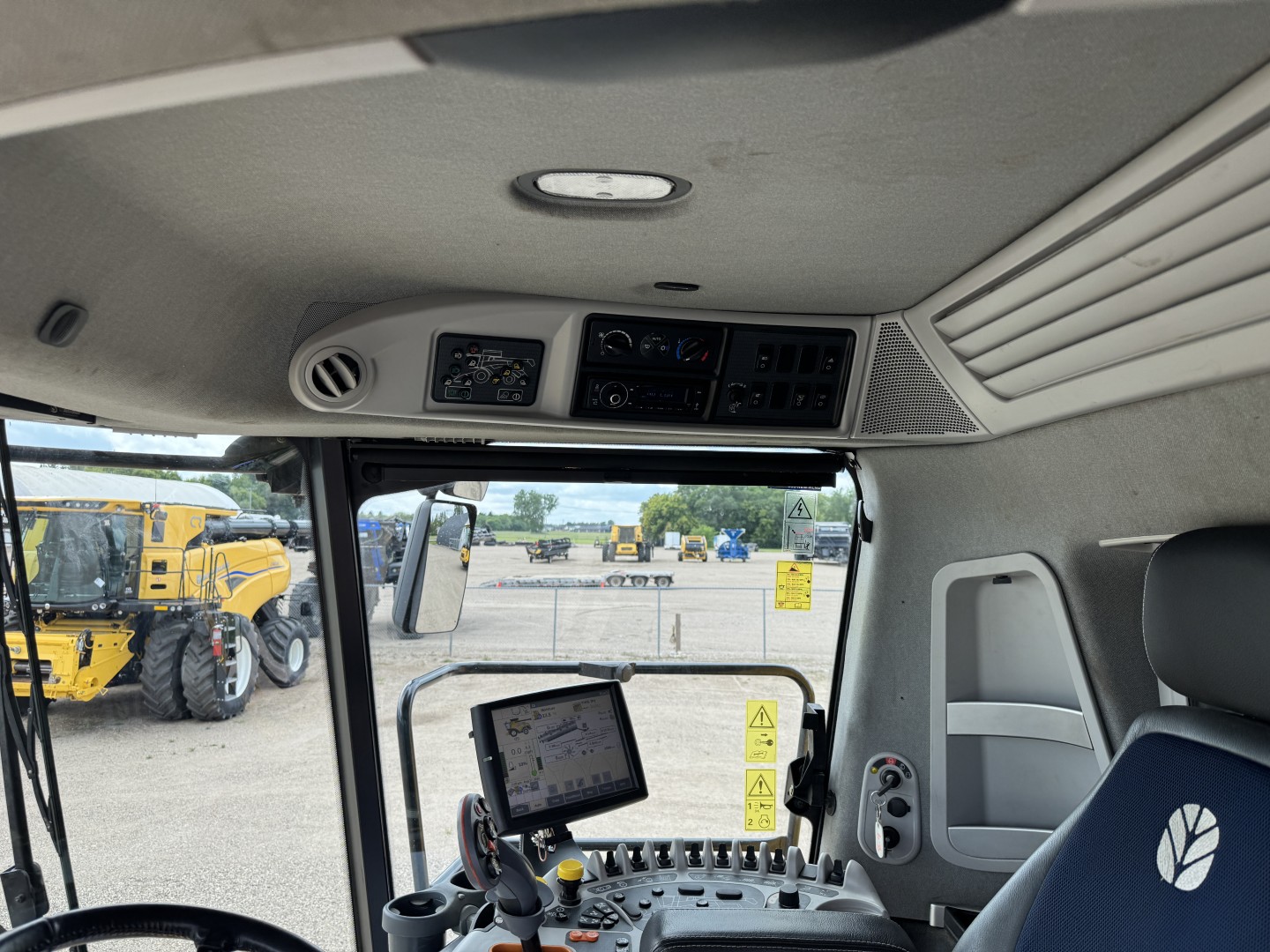 2019 New Holland CR8.90Z Combine