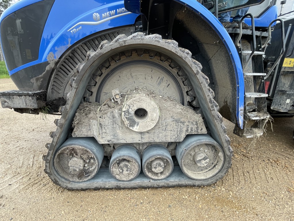 2022 New Holland T9.645 Tractor Rubber Track