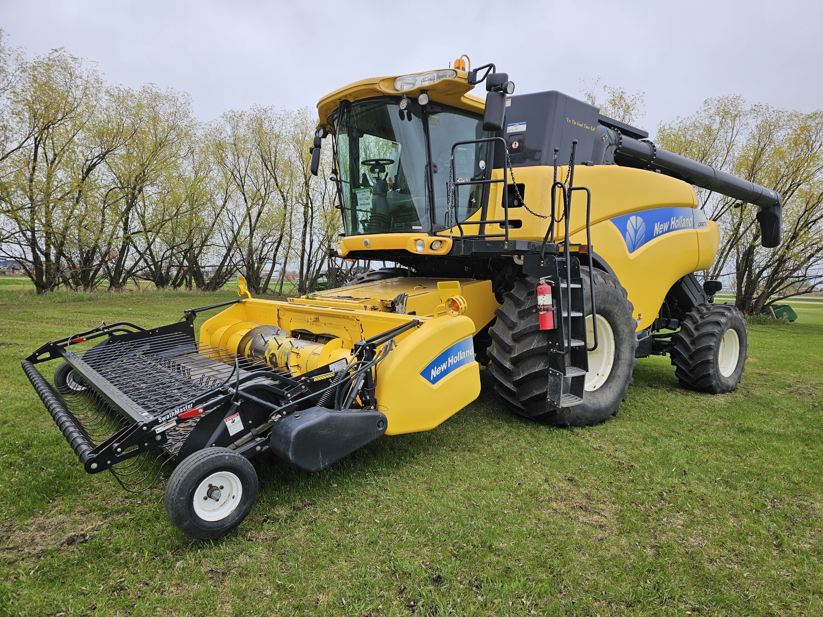 2009 New Holland CR9070 Combine