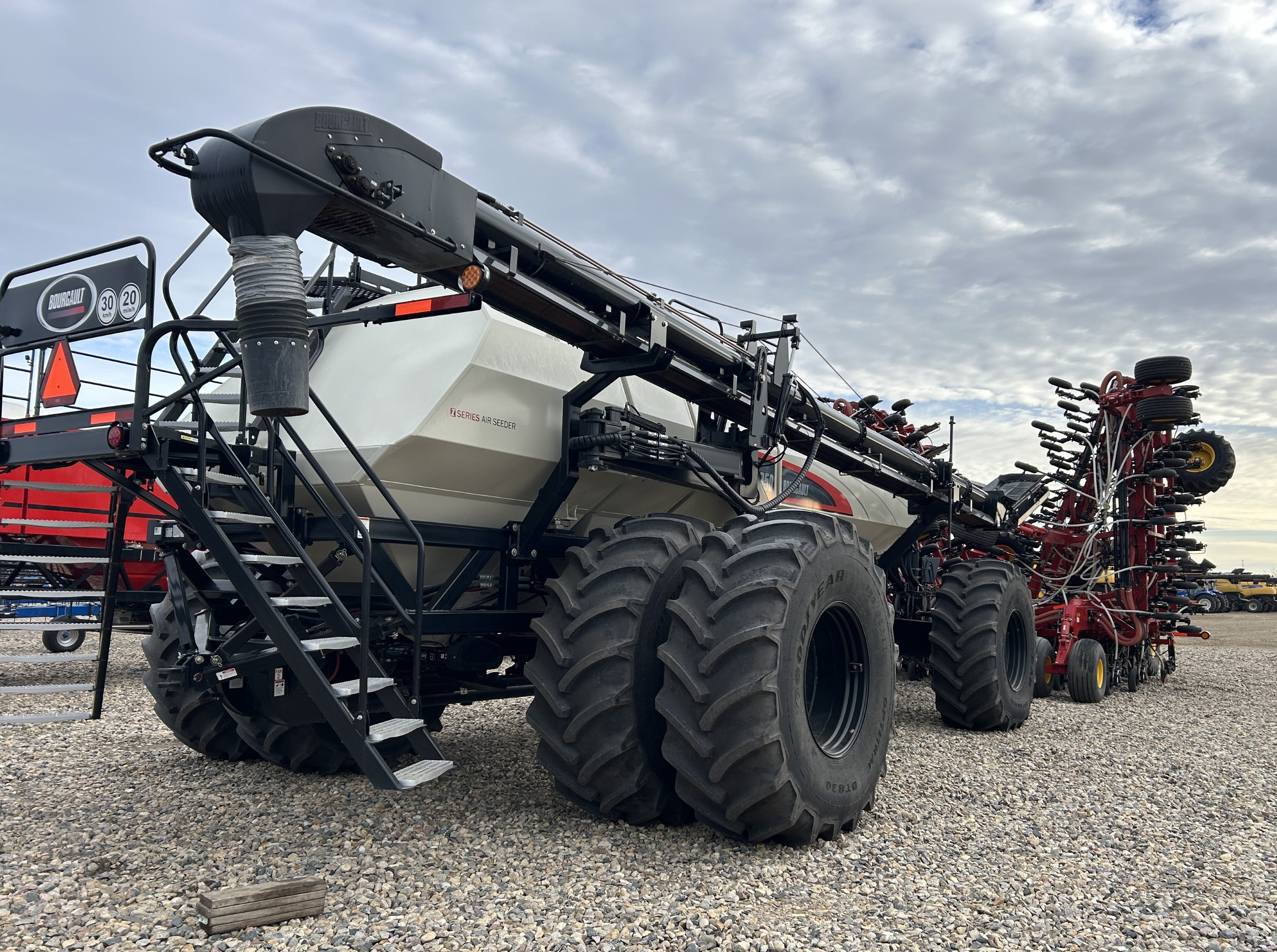 2022 Bourgault 3335 Air Drill