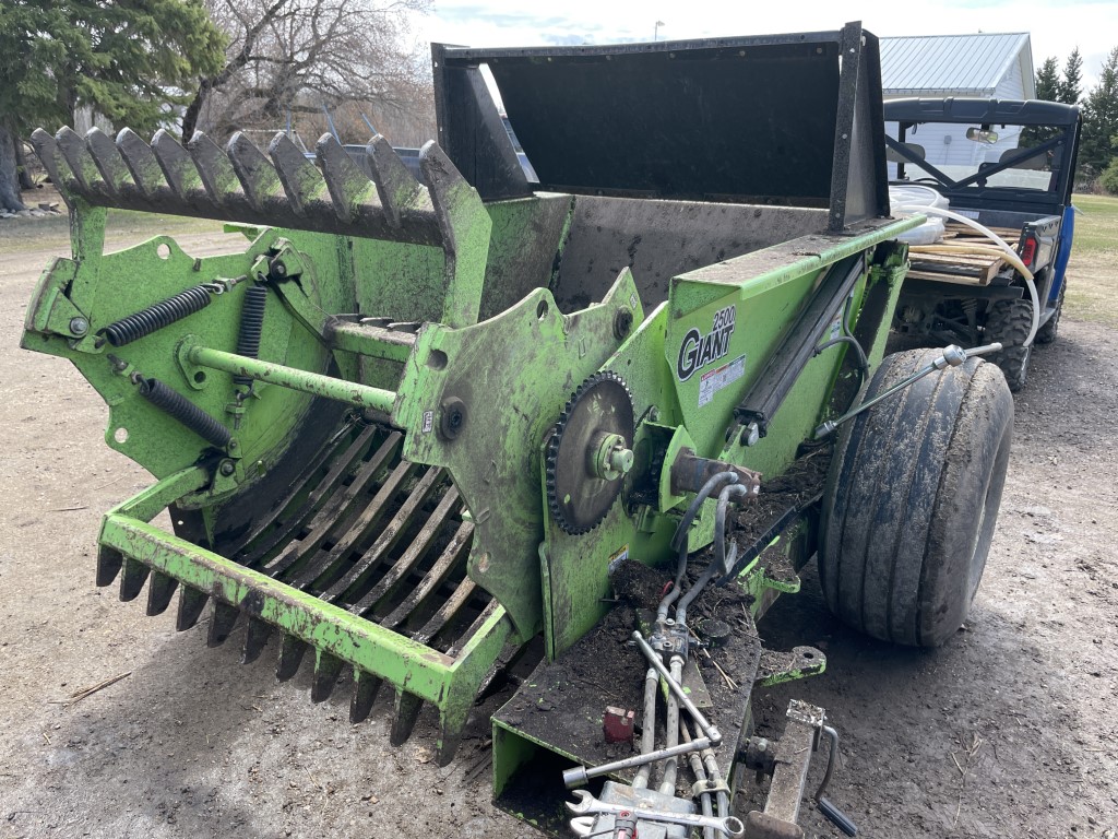 2014 Schulte GIANT 2500 Rock Picker