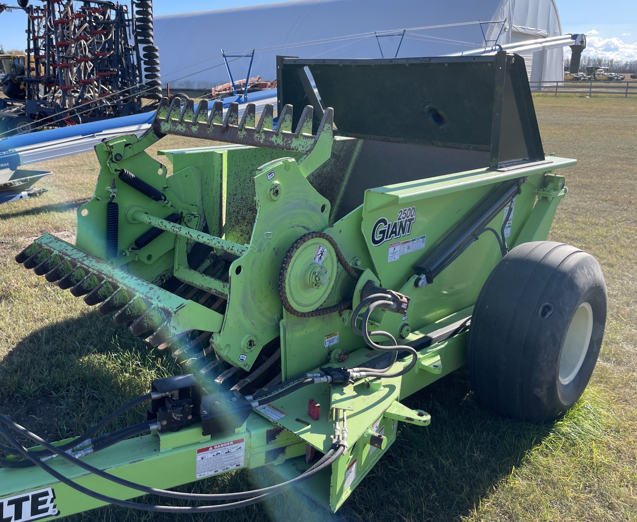 2014 Schulte GIANT 2500 Rock Picker