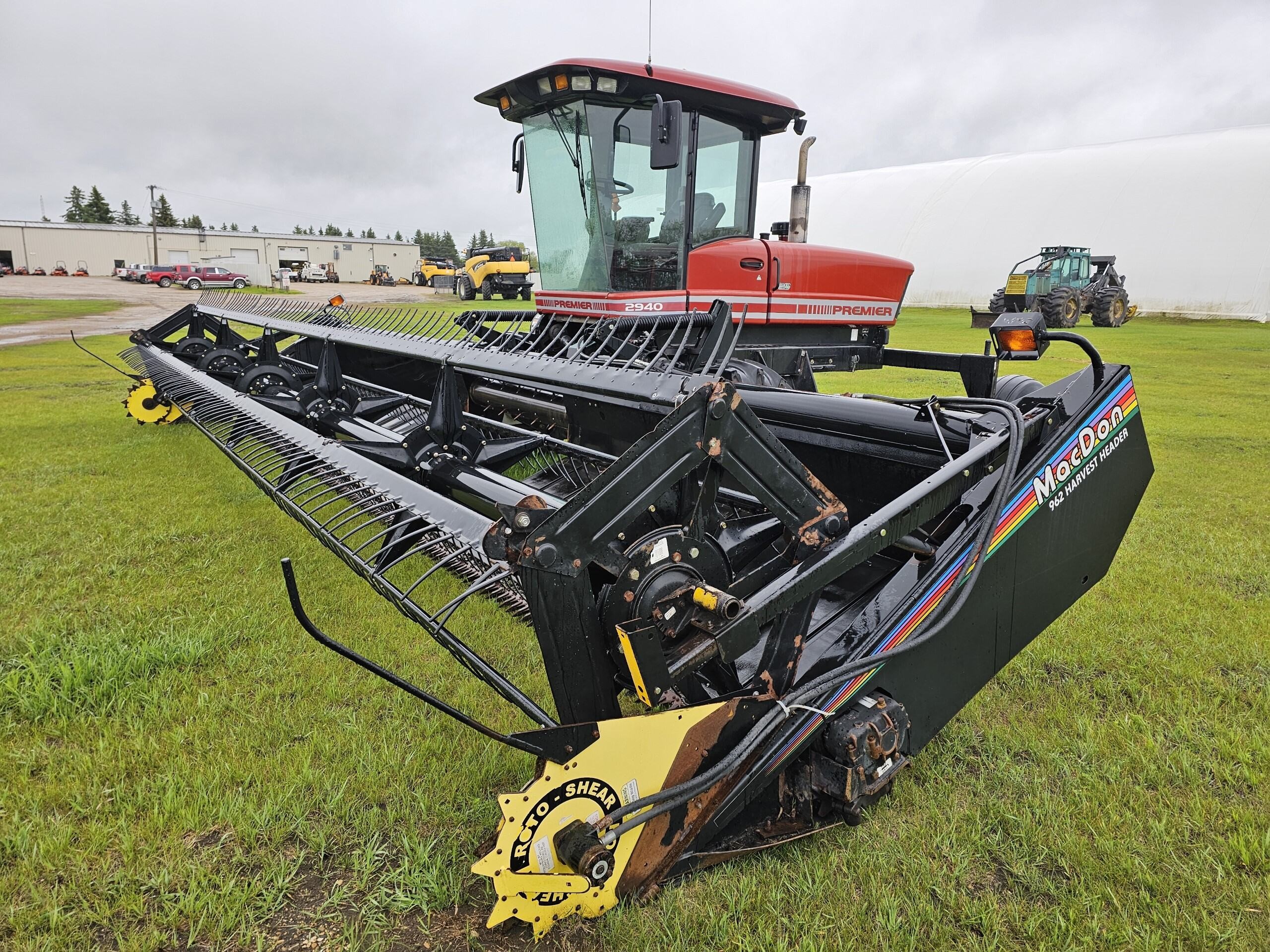 2002 MacDon 2940 Windrower