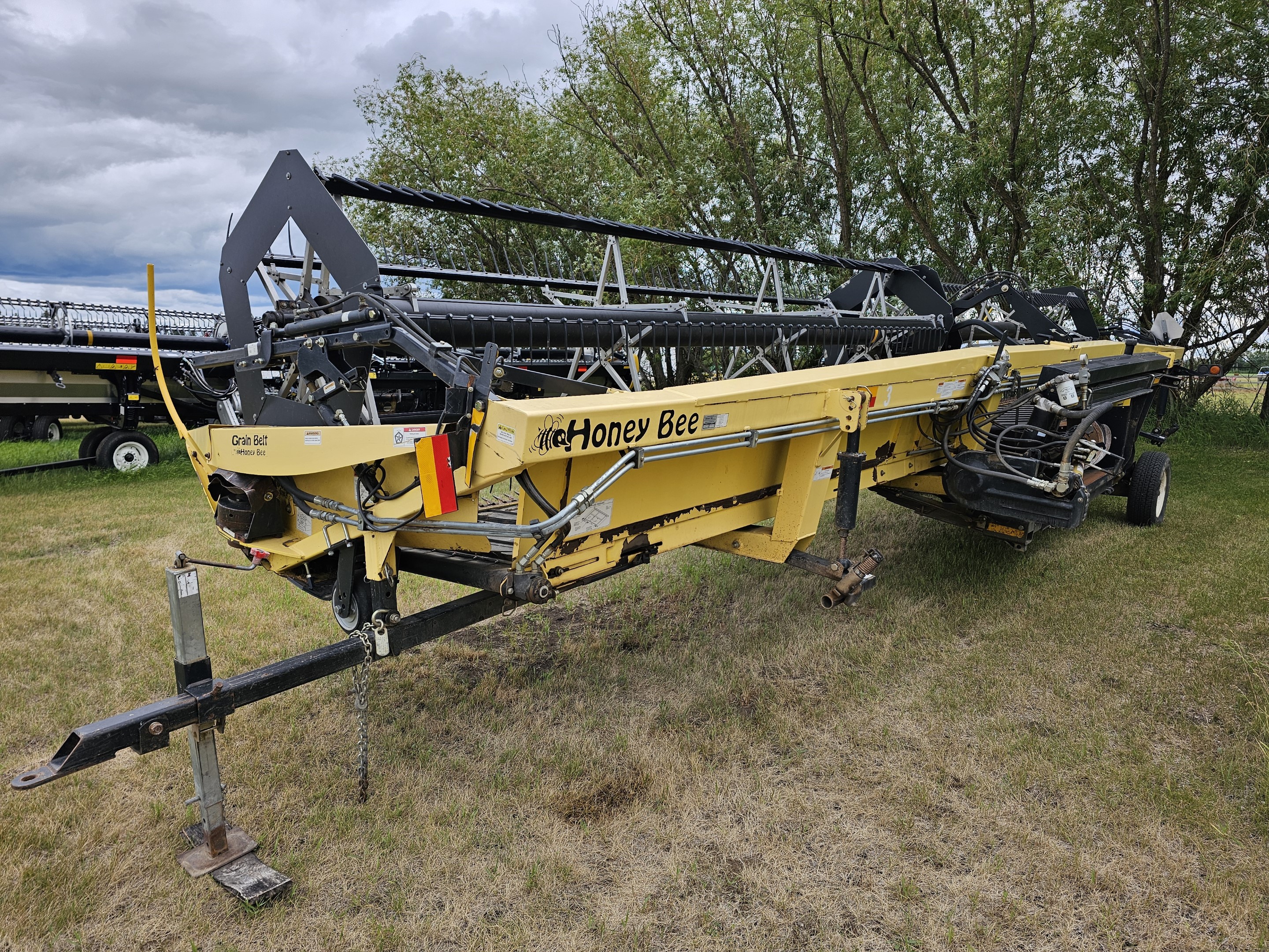 2004 Honey Bee SP36 Header Draper