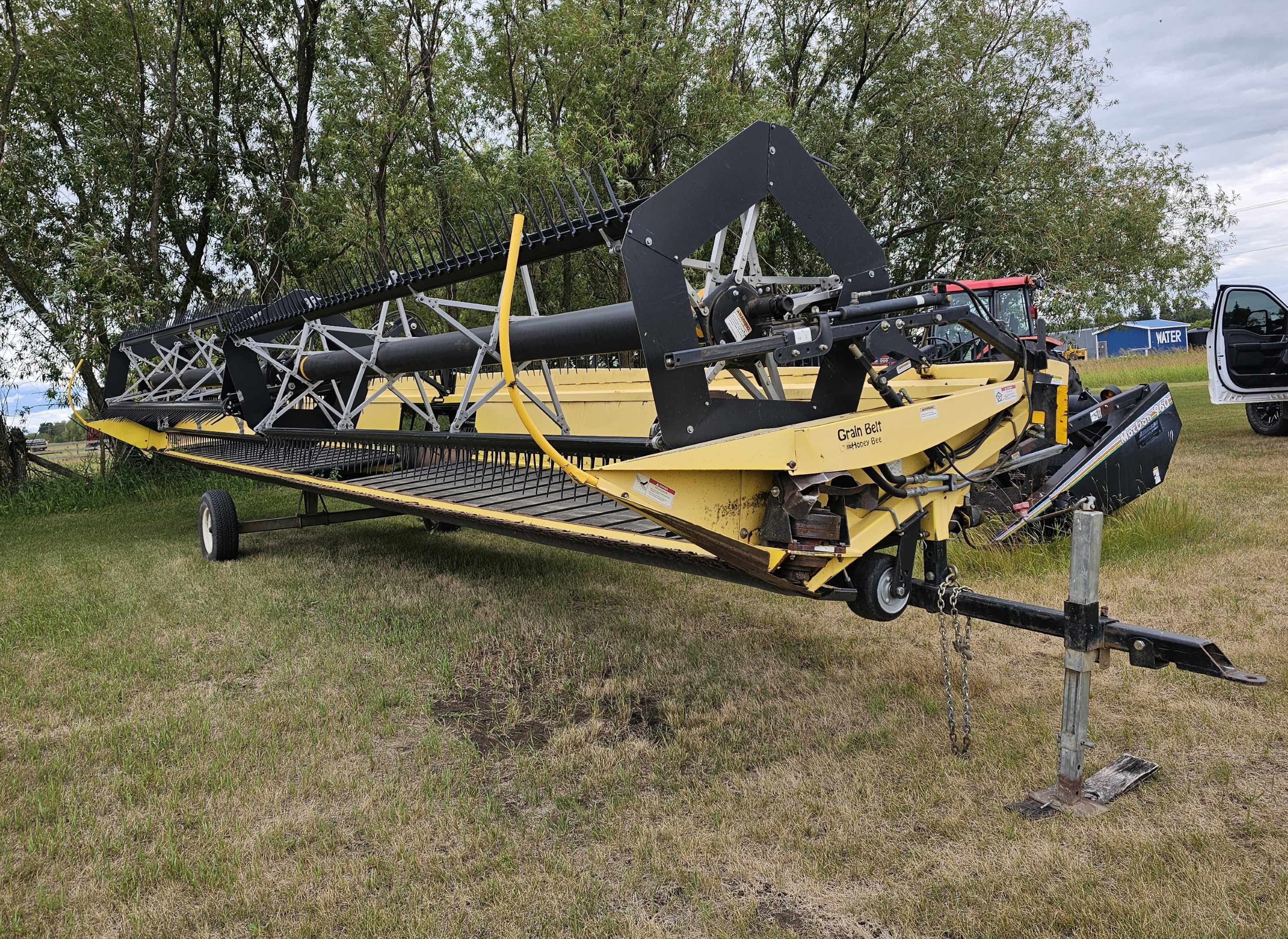 2004 Honey Bee SP36 Header Draper