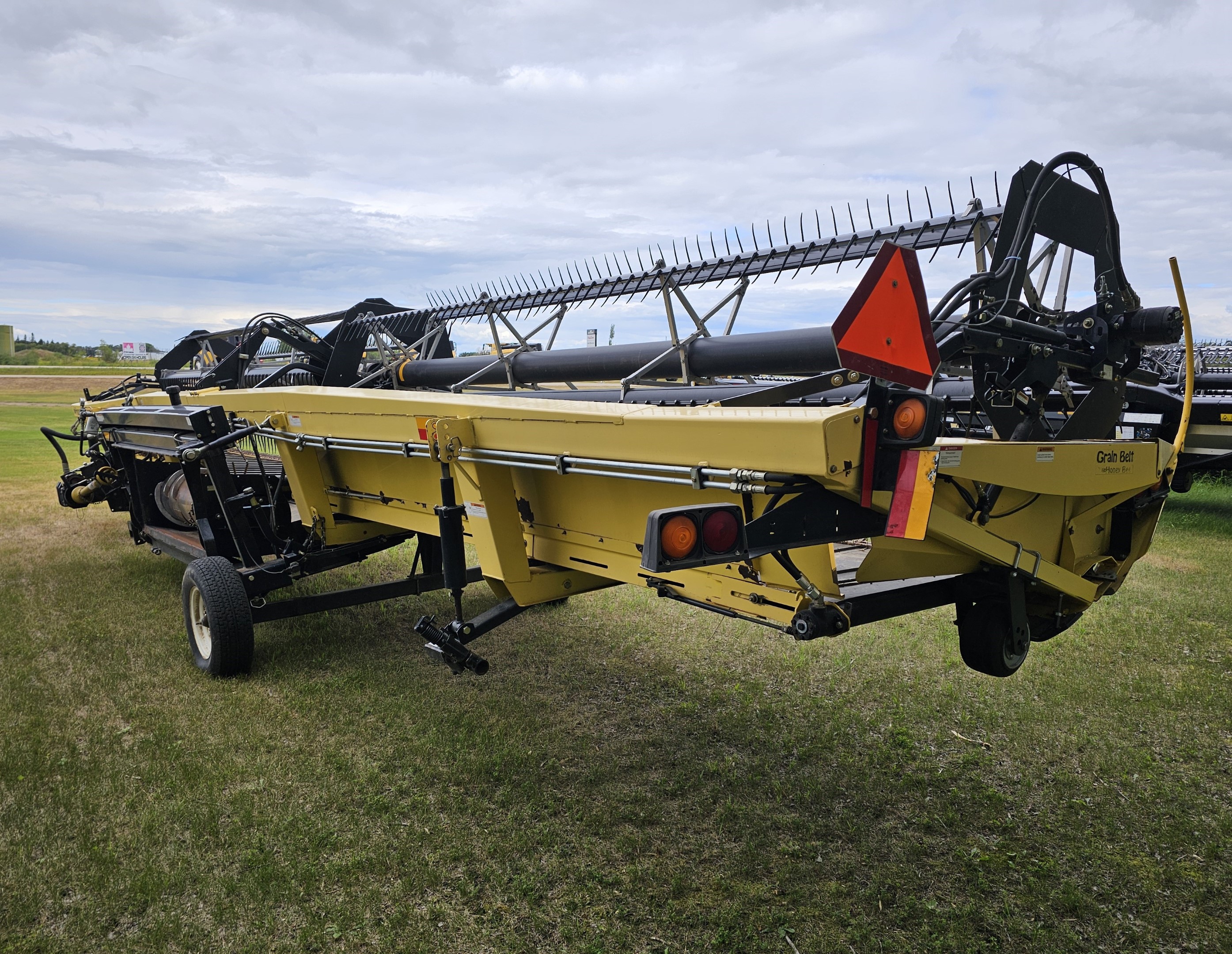 2004 Honey Bee SP36 Header Draper