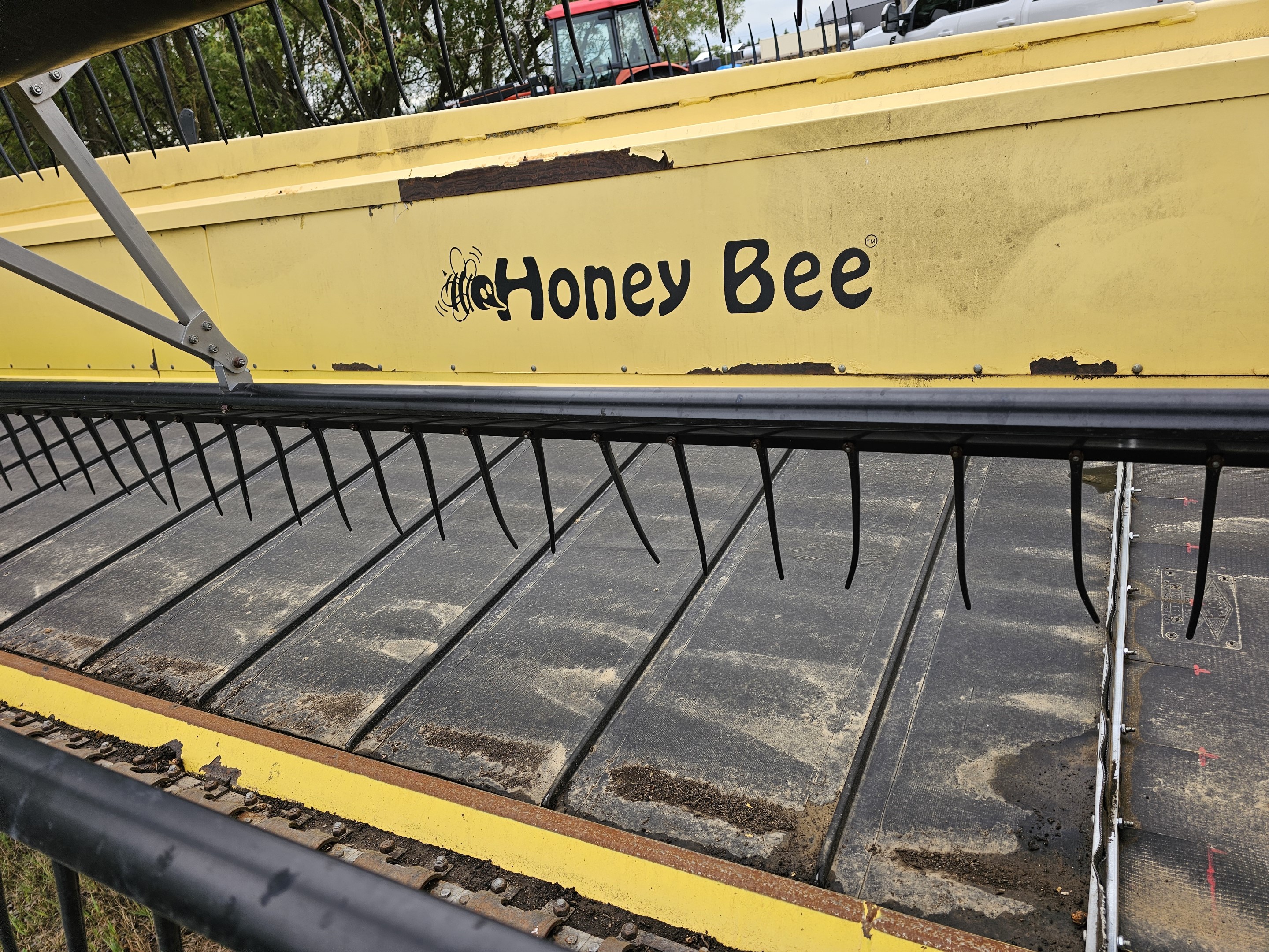 2004 Honey Bee SP36 Header Draper