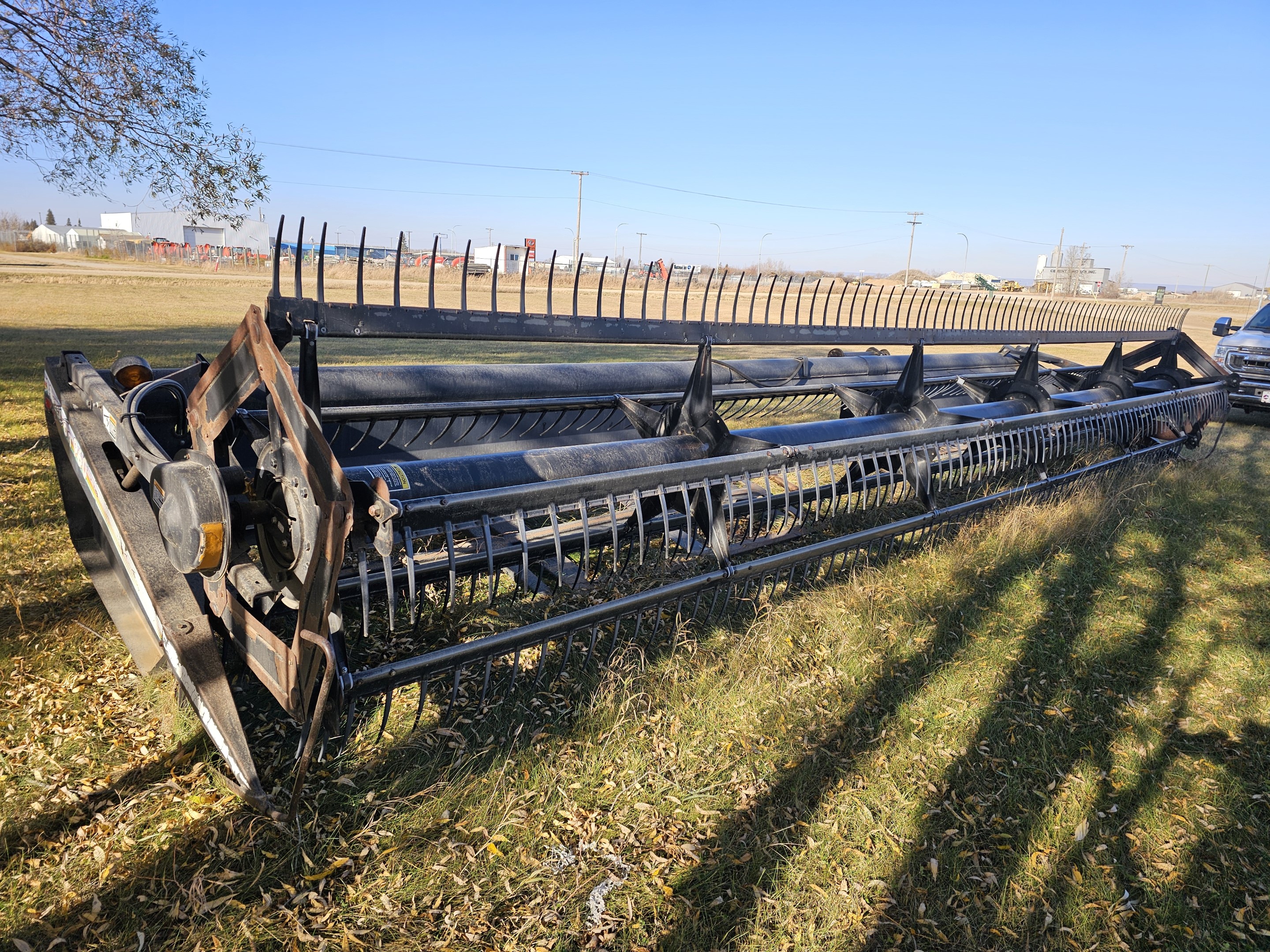 1995 MacDon 960 Windrower Draper Header