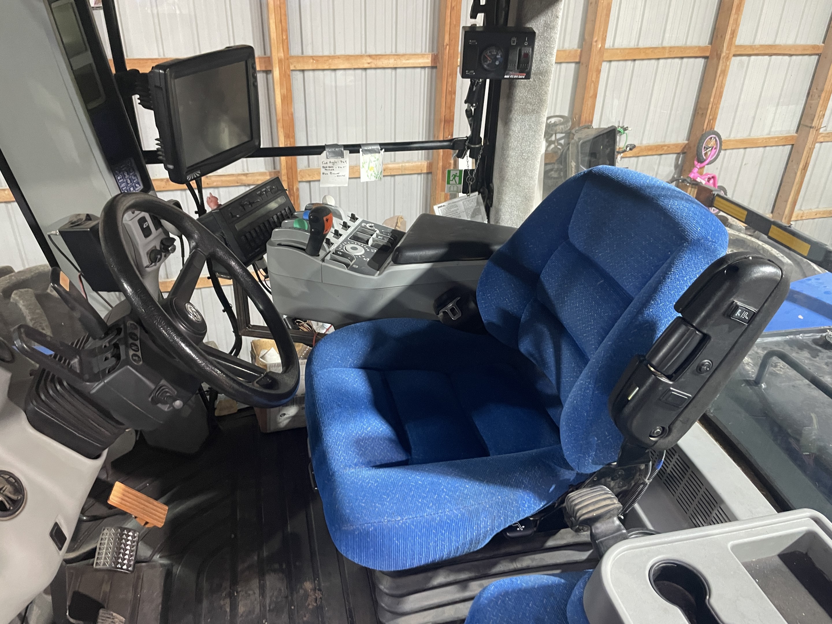 2011 New Holland T9050 Tractor 4WD