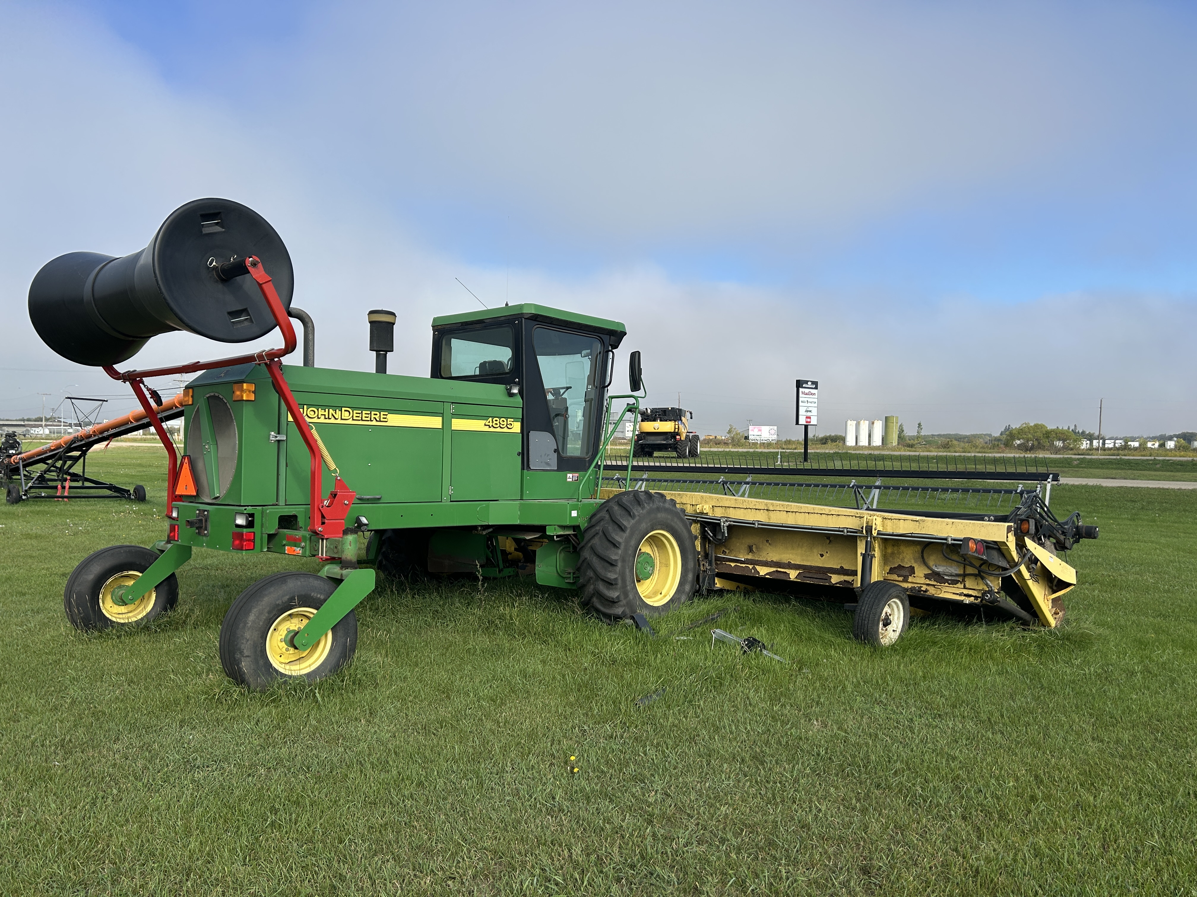2003 John Deere 4895 Windrower