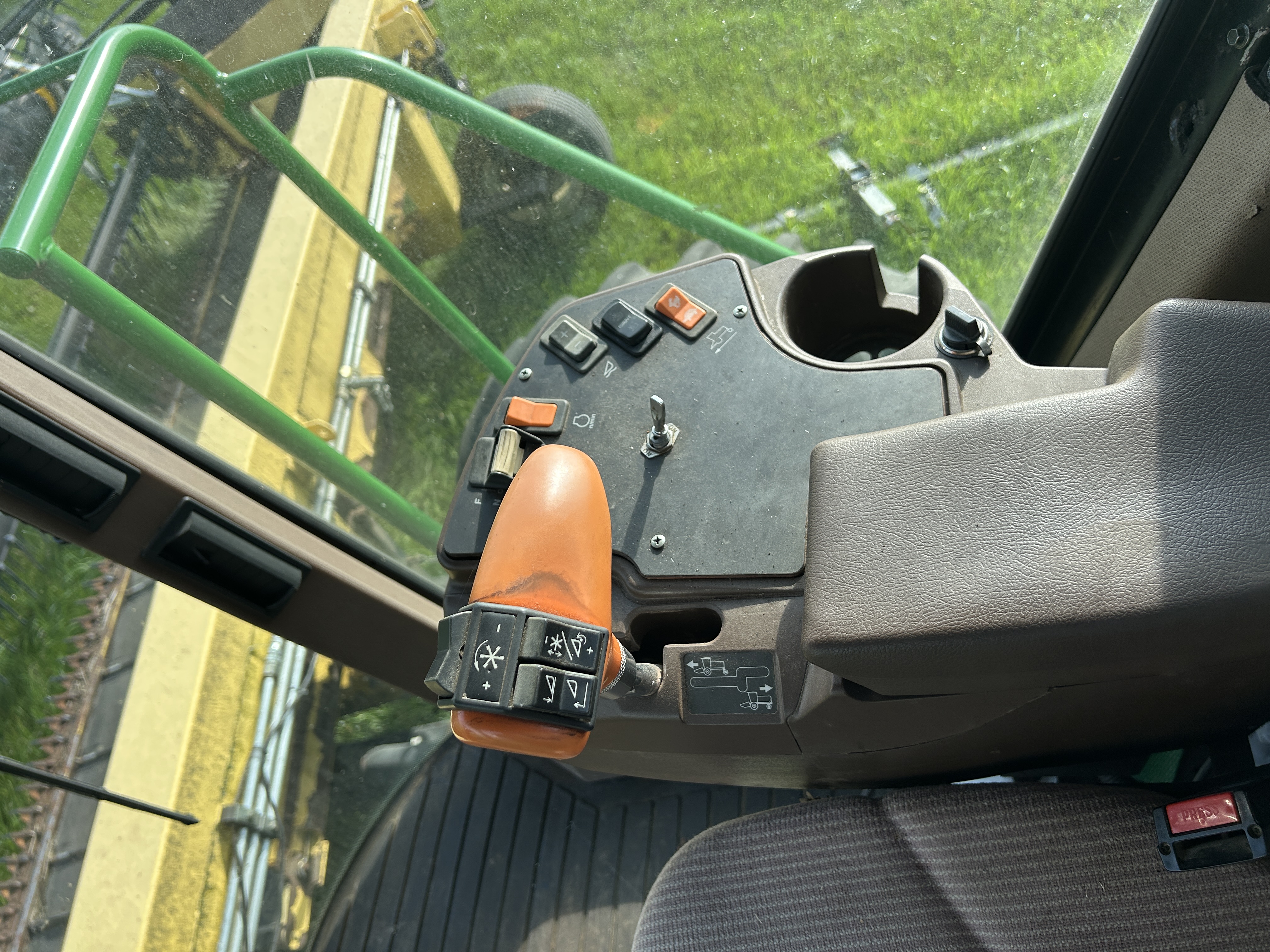 2003 John Deere 4895 Windrower