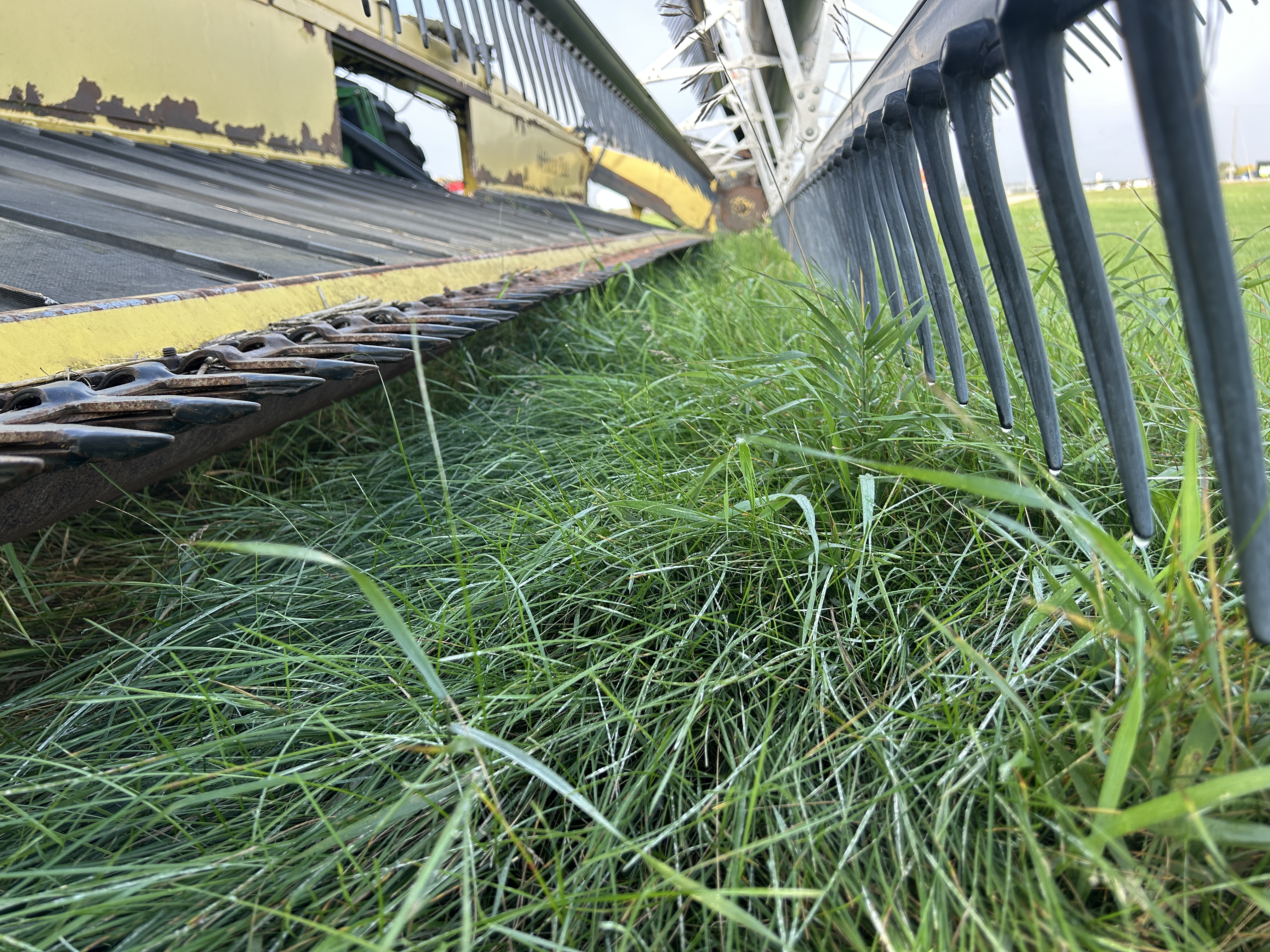 2003 John Deere 4895 Windrower