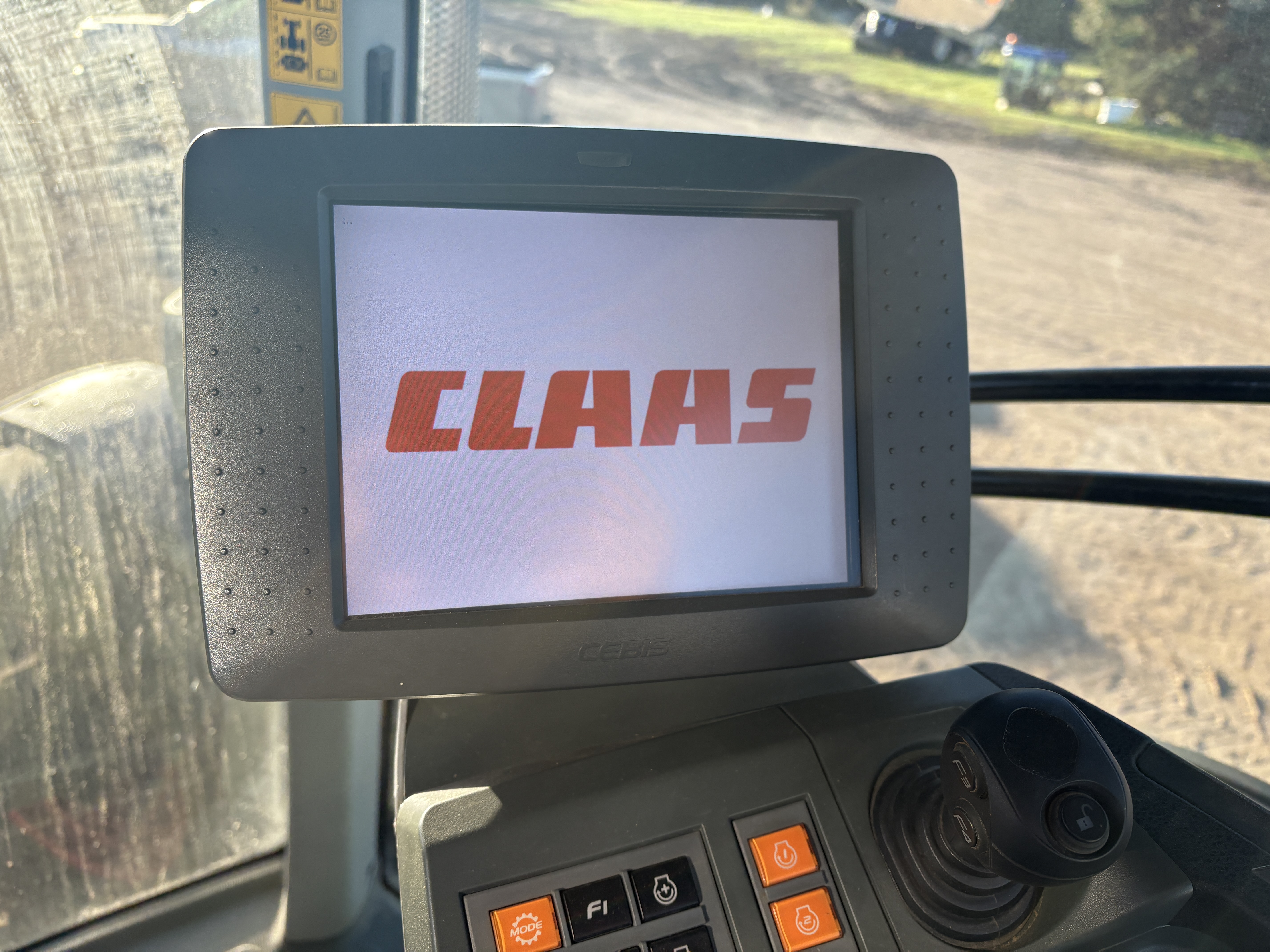 2017 CLAAS AXION 840 Tractor