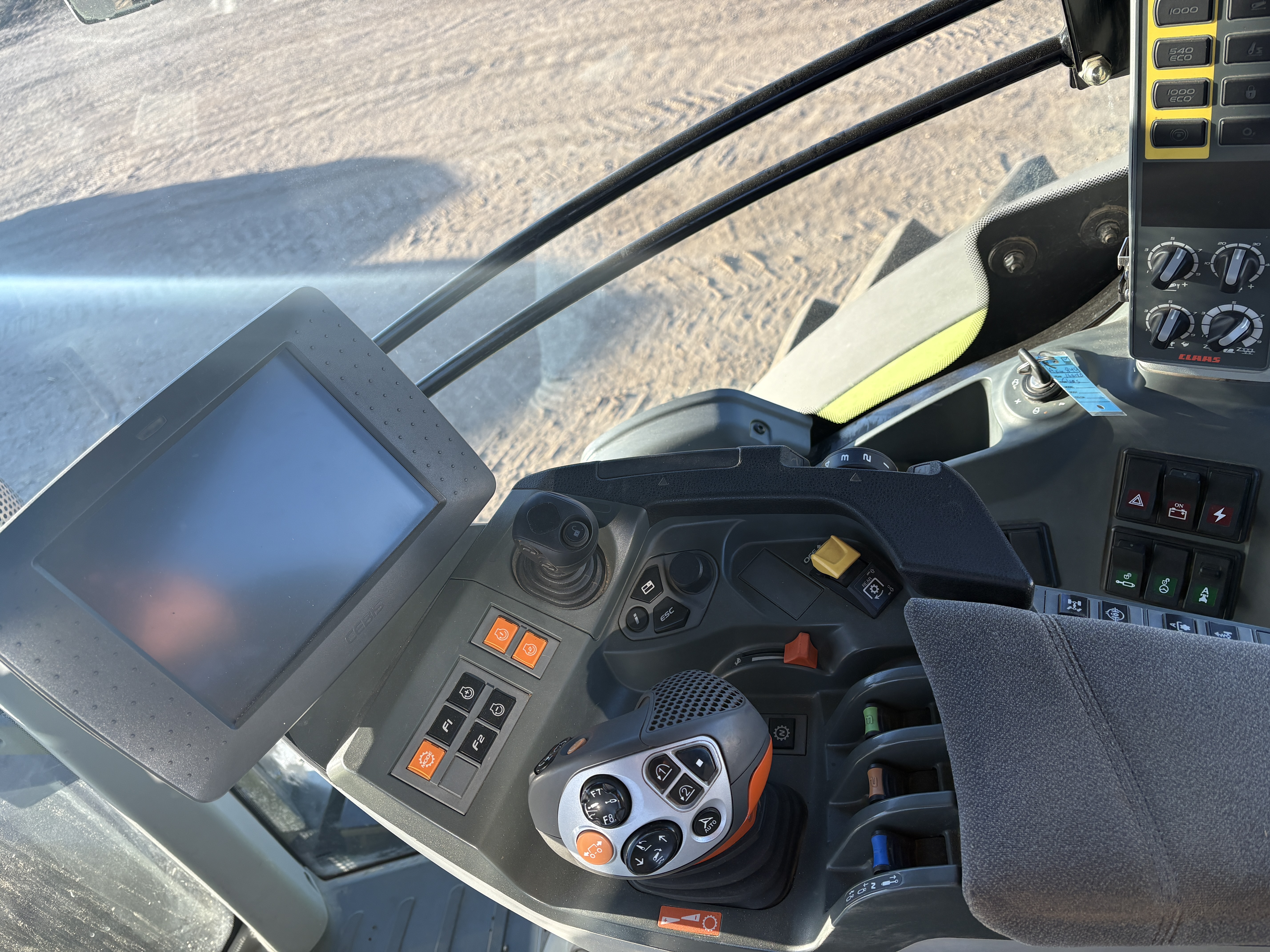 2017 CLAAS AXION 840 Tractor