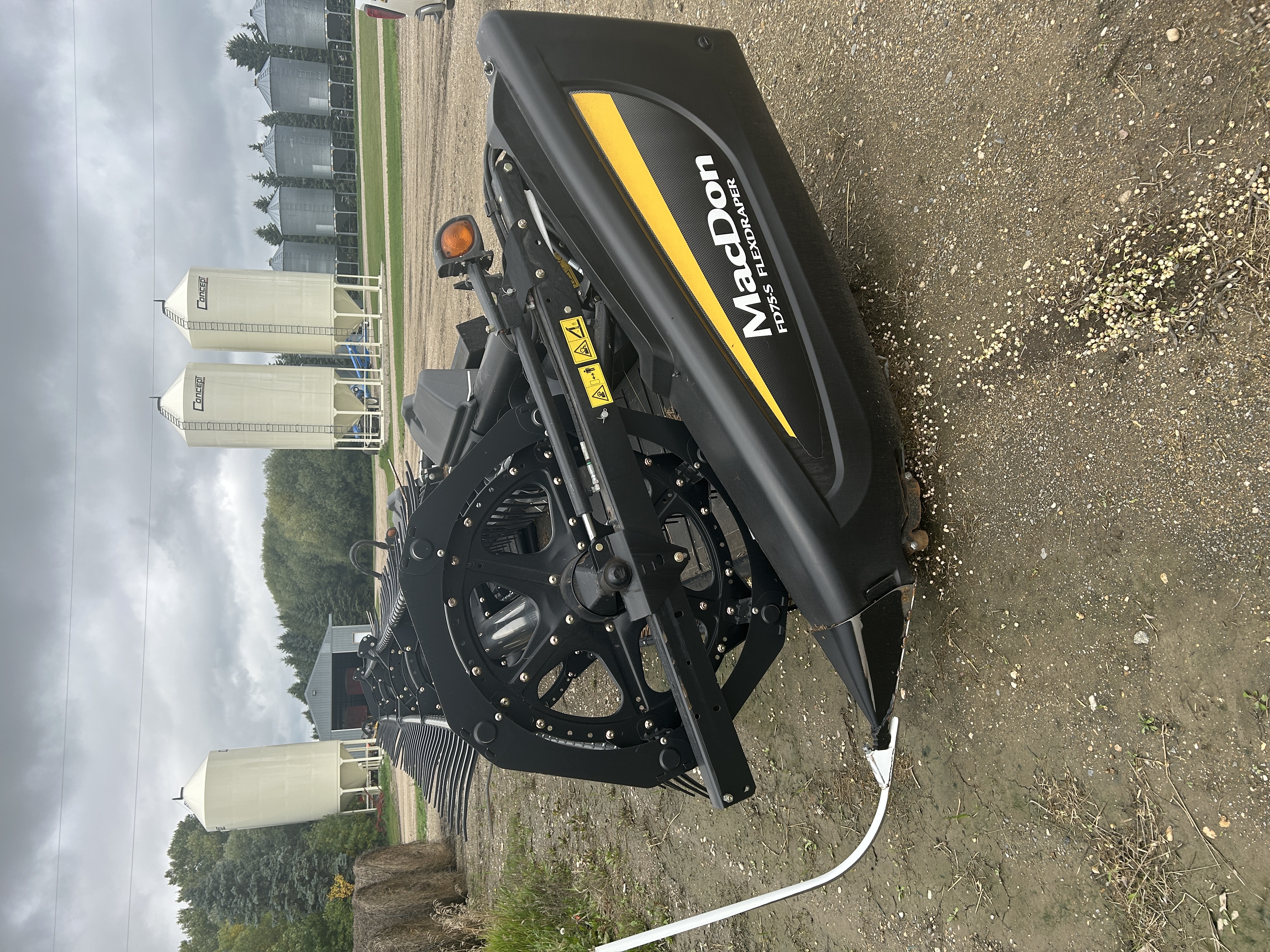 2016 MacDon FD75-30 Header Draper Flex