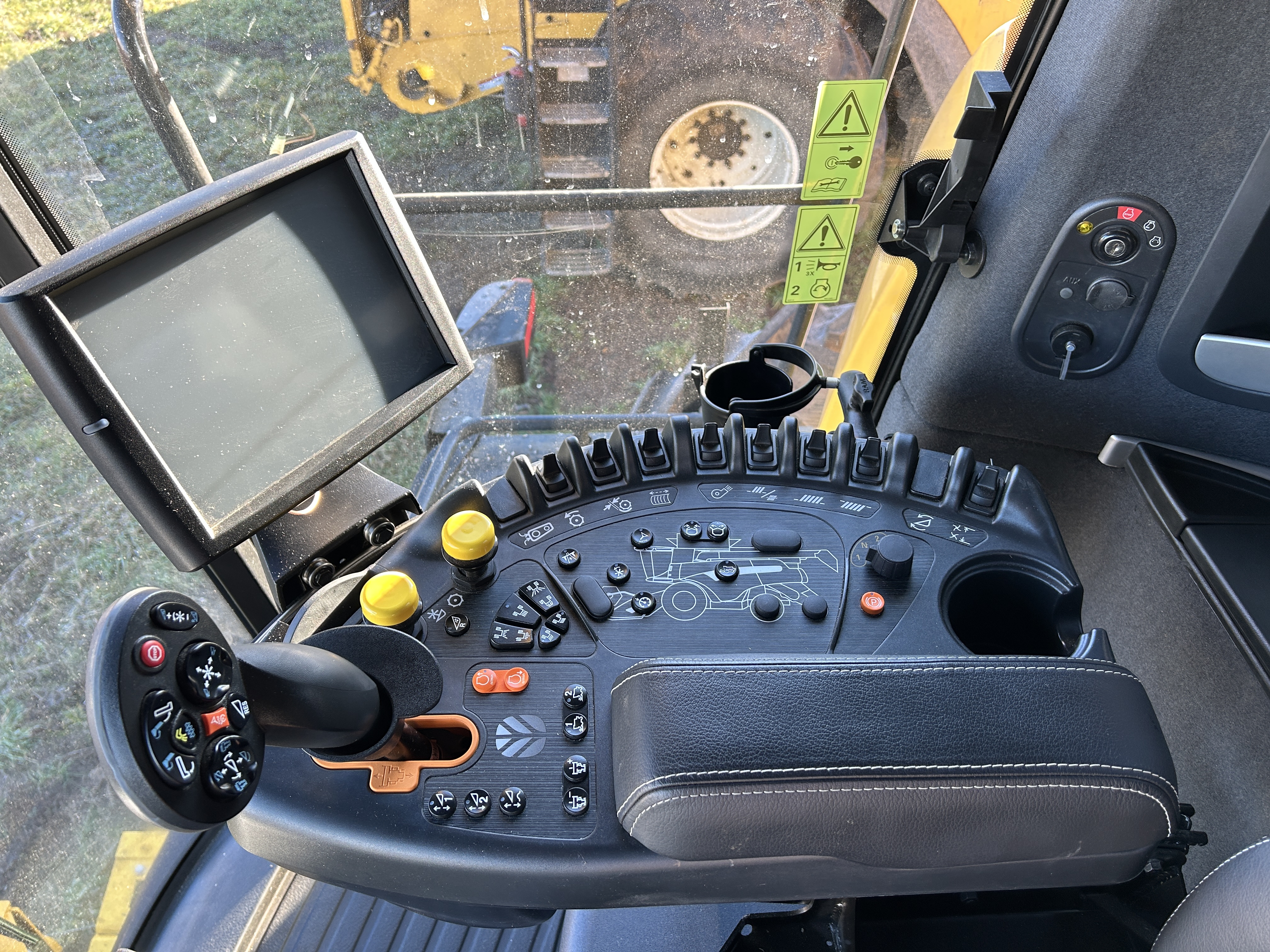 2023 New Holland CR8.90Z Combine