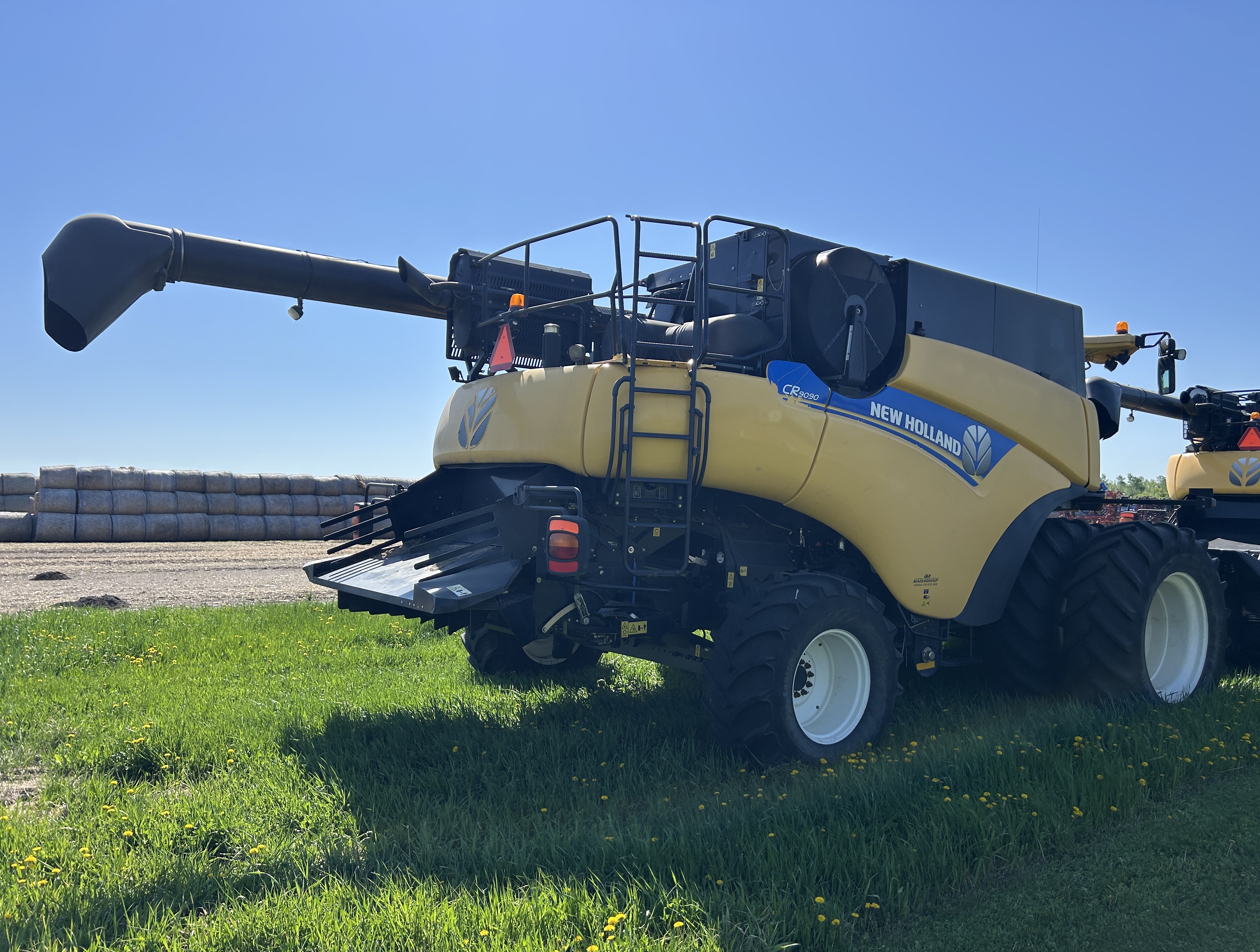 2014 New Holland CR9090Z Combine