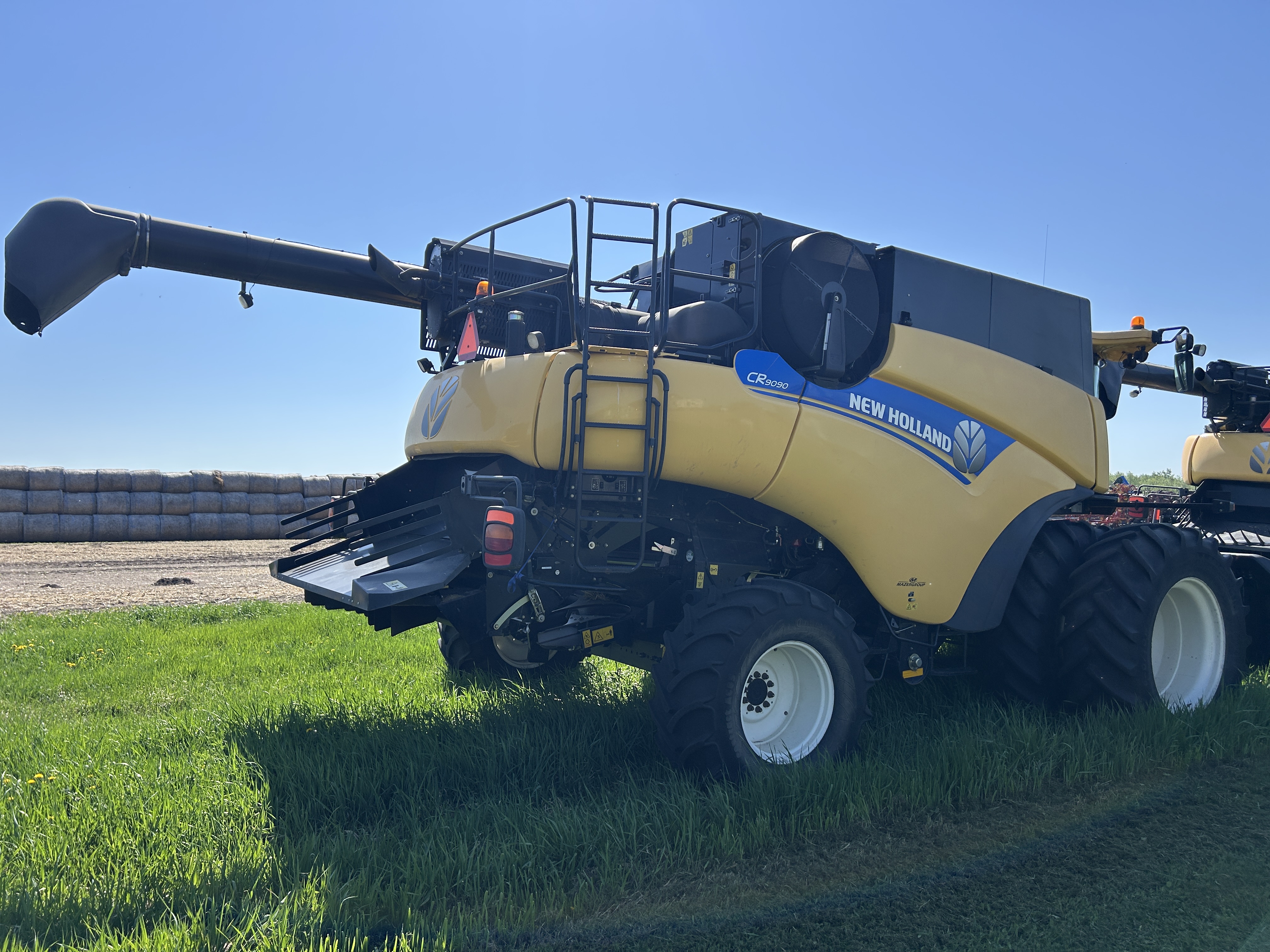 2014 New Holland CR9090Z Combine