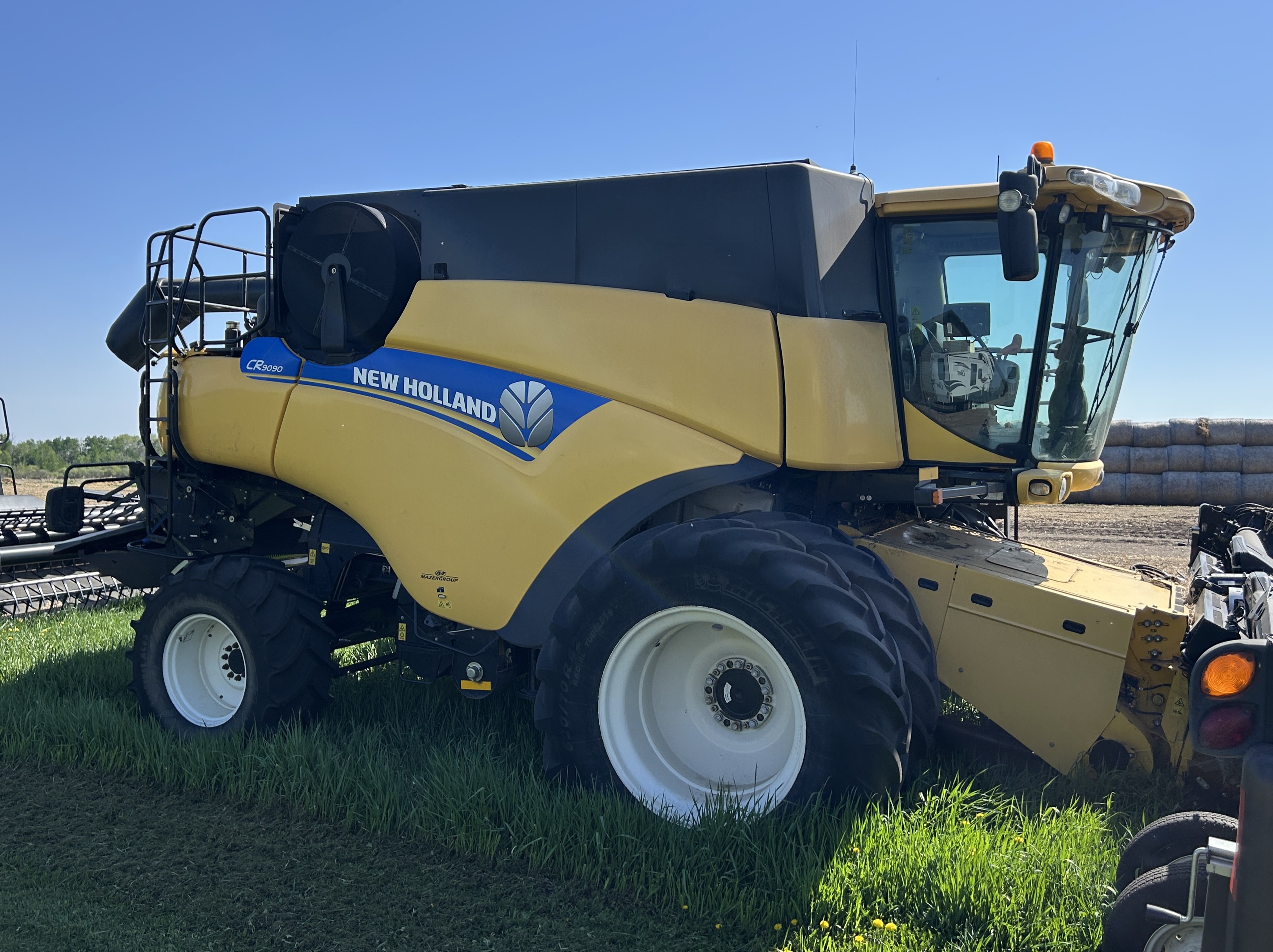 2014 New Holland CR9090Z Combine
