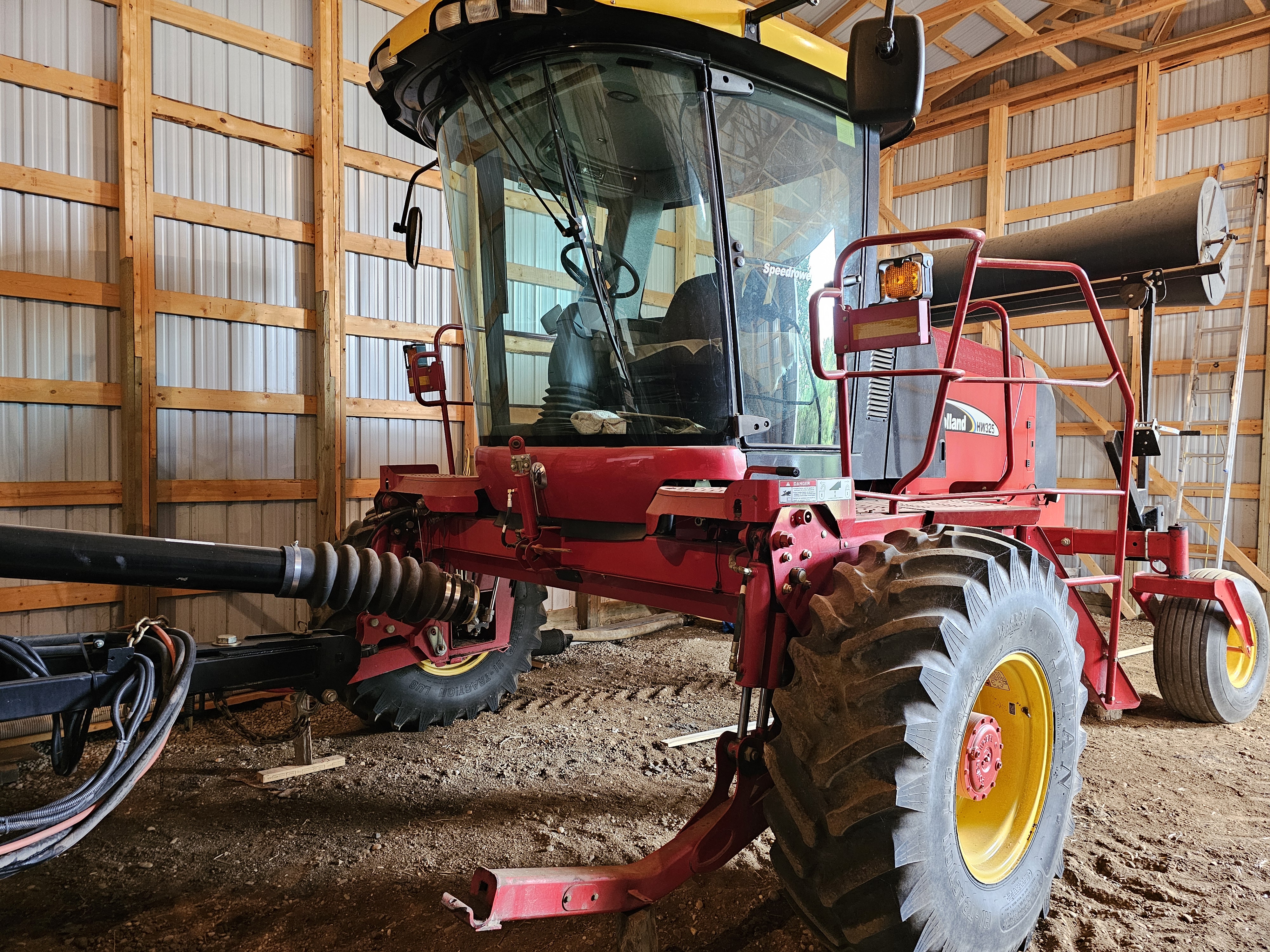 2007 New Holland HW325 Windrower