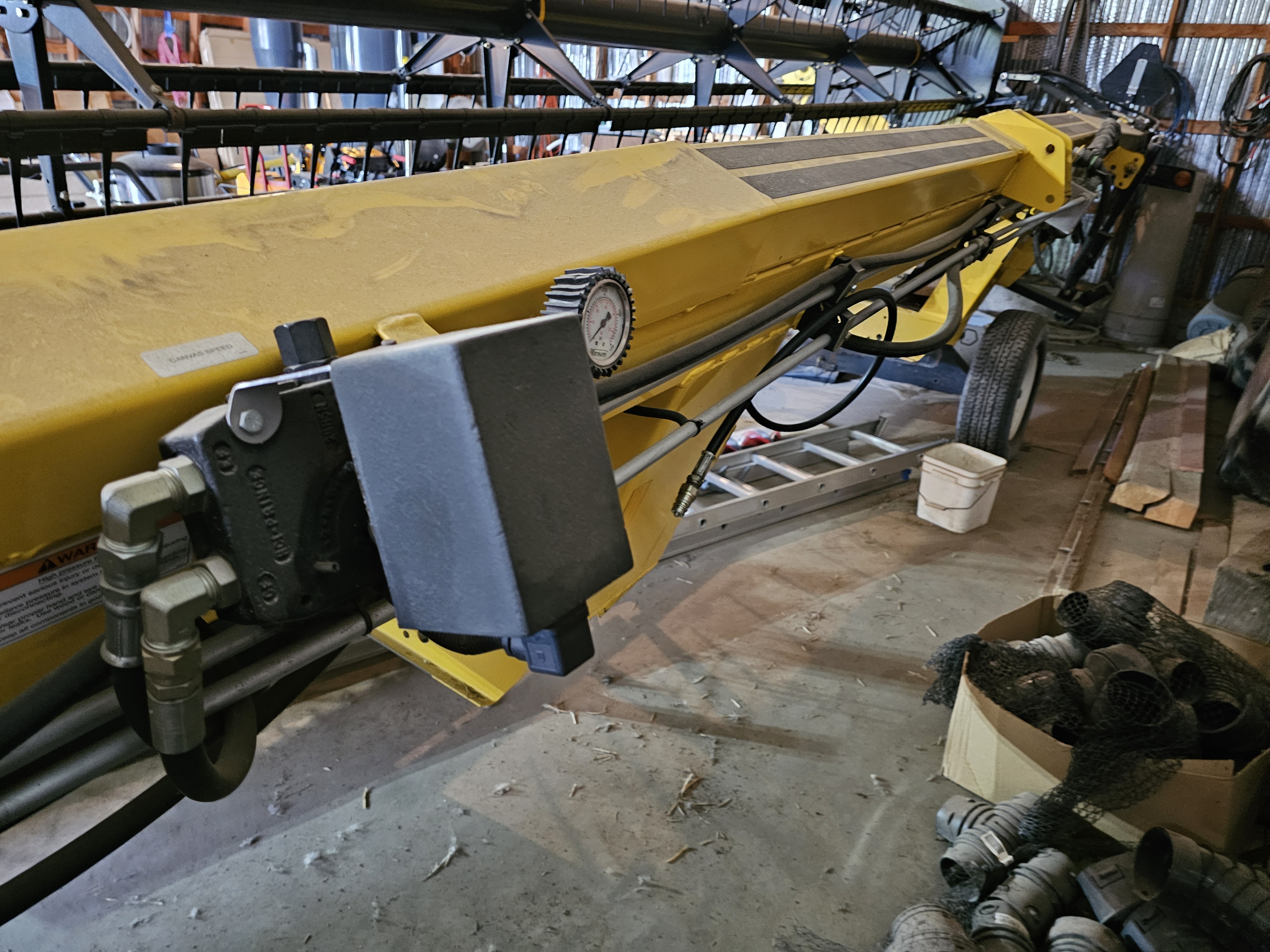 2007 New Holland HW325 Windrower