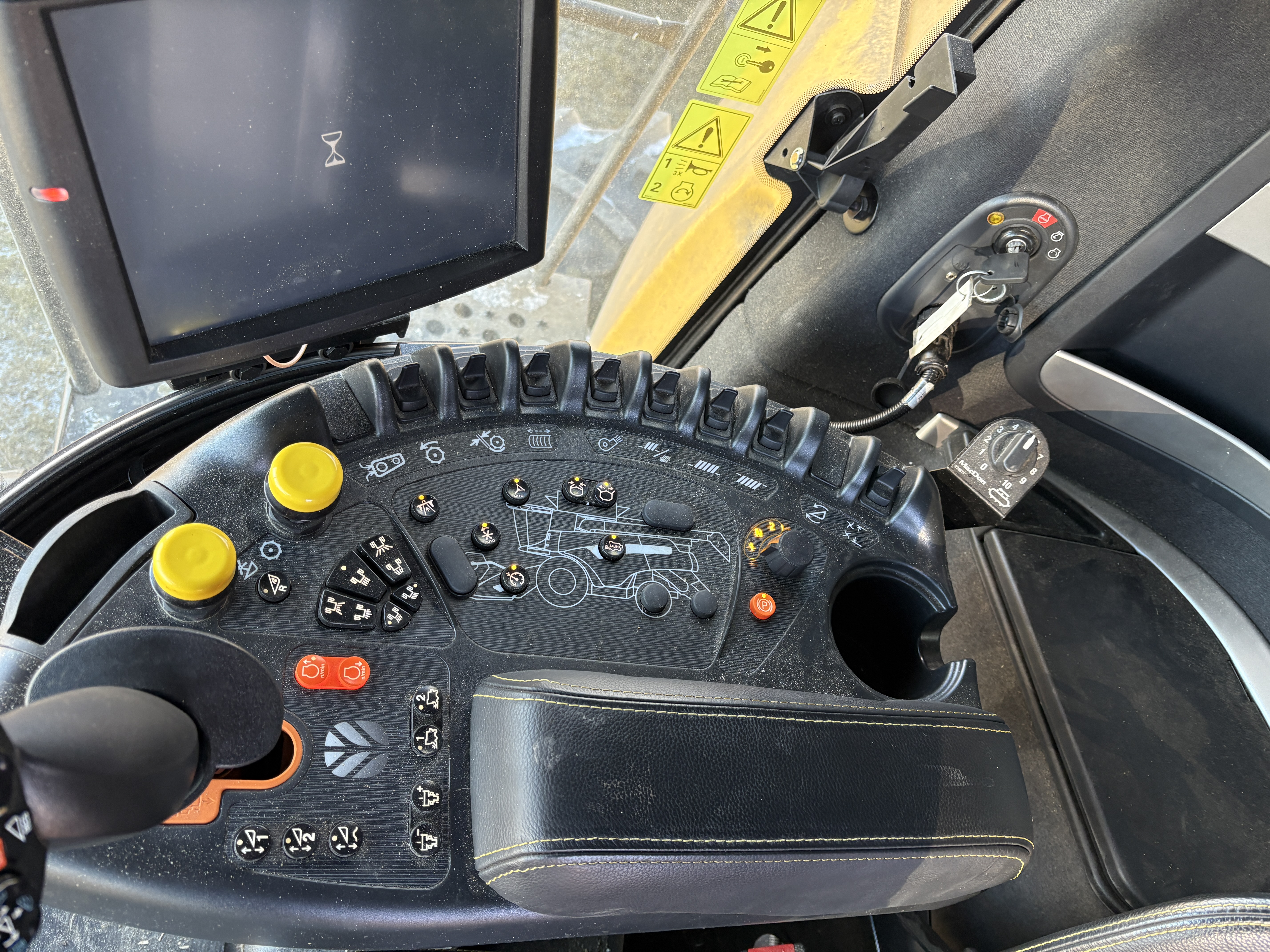 2024 New Holland CR9.90Z Combine