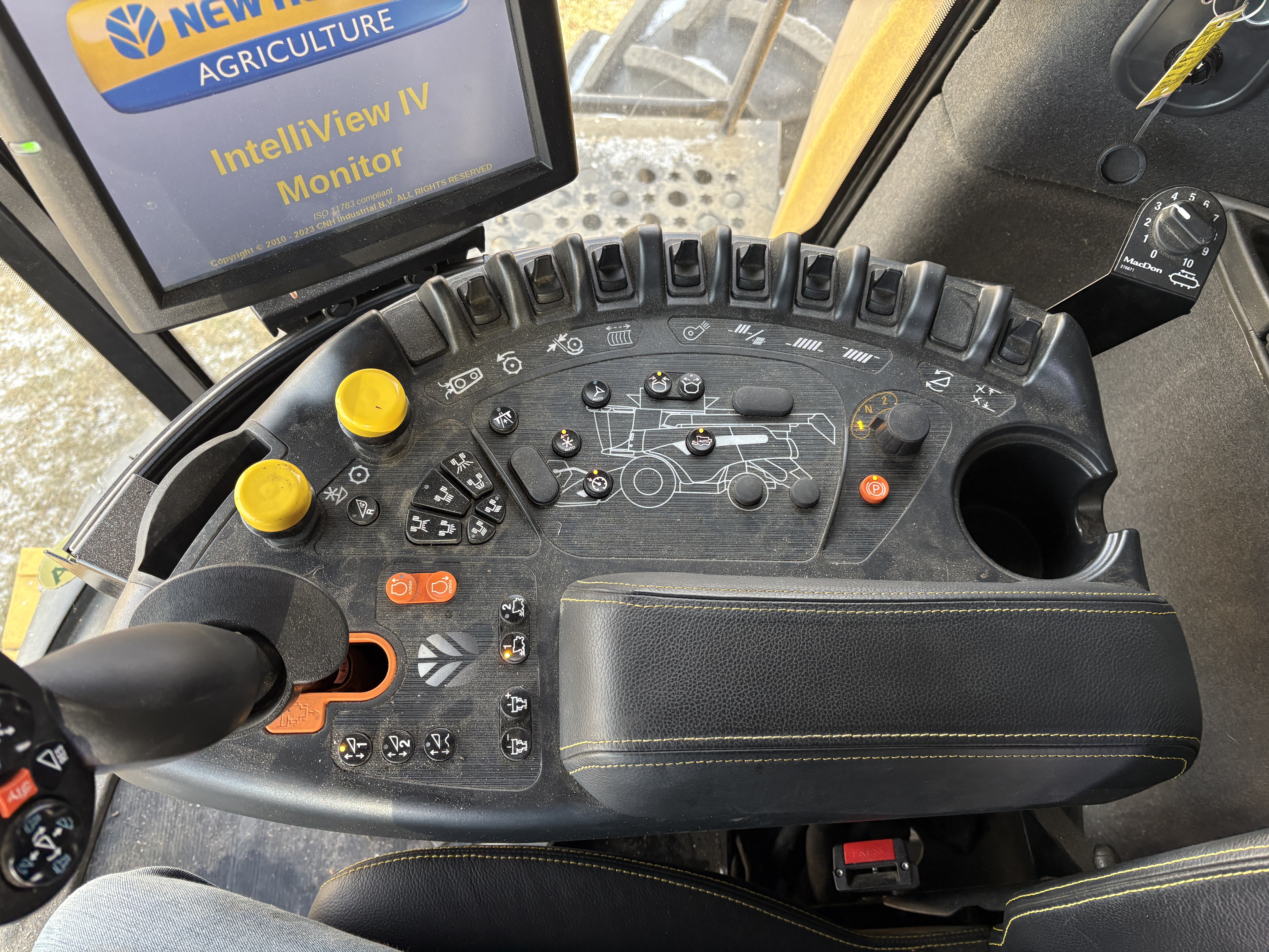 2024 New Holland CR9.90Z Combine