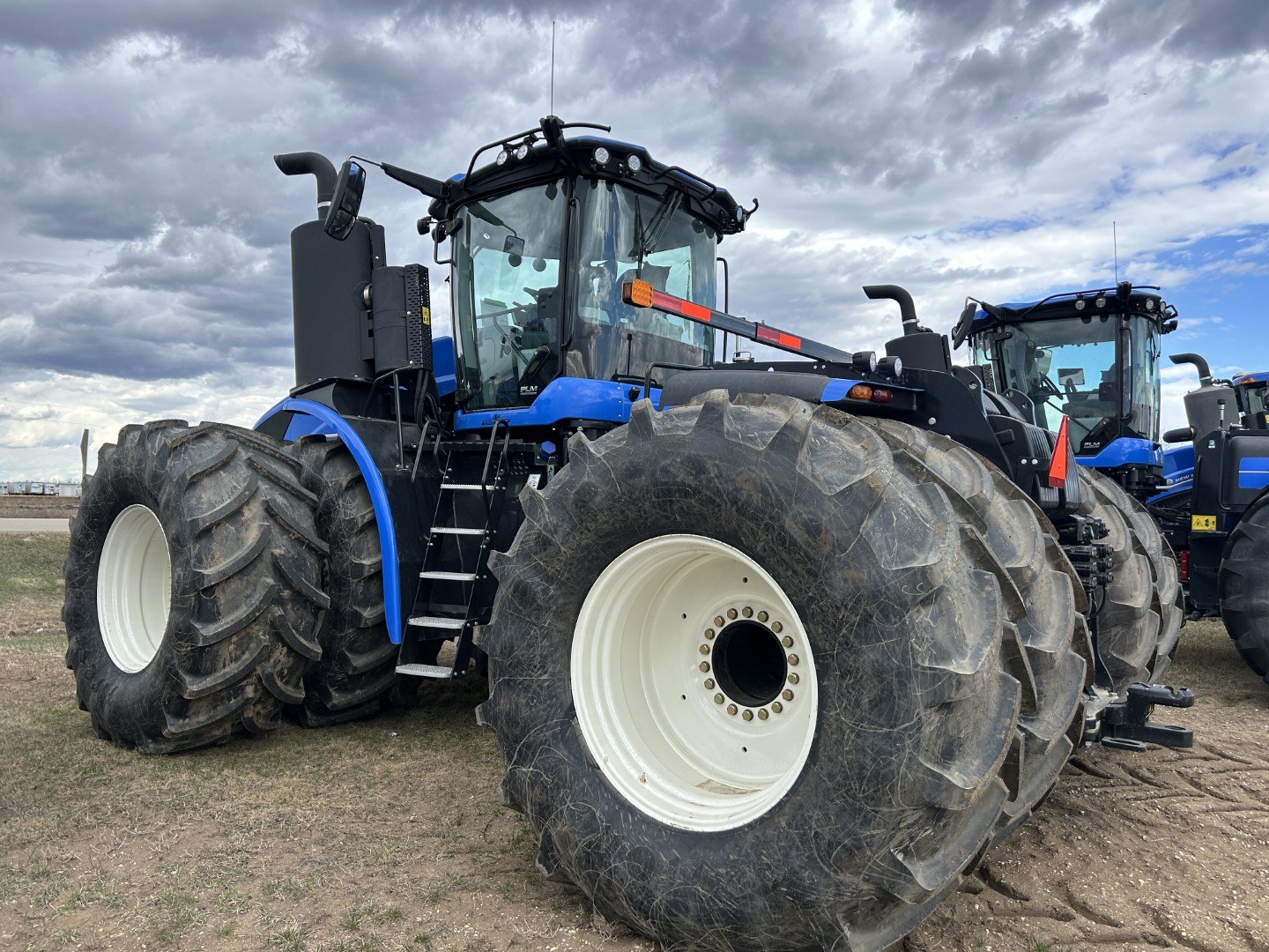 2025 New Holland T9.700 PLMI Tractor 4WD